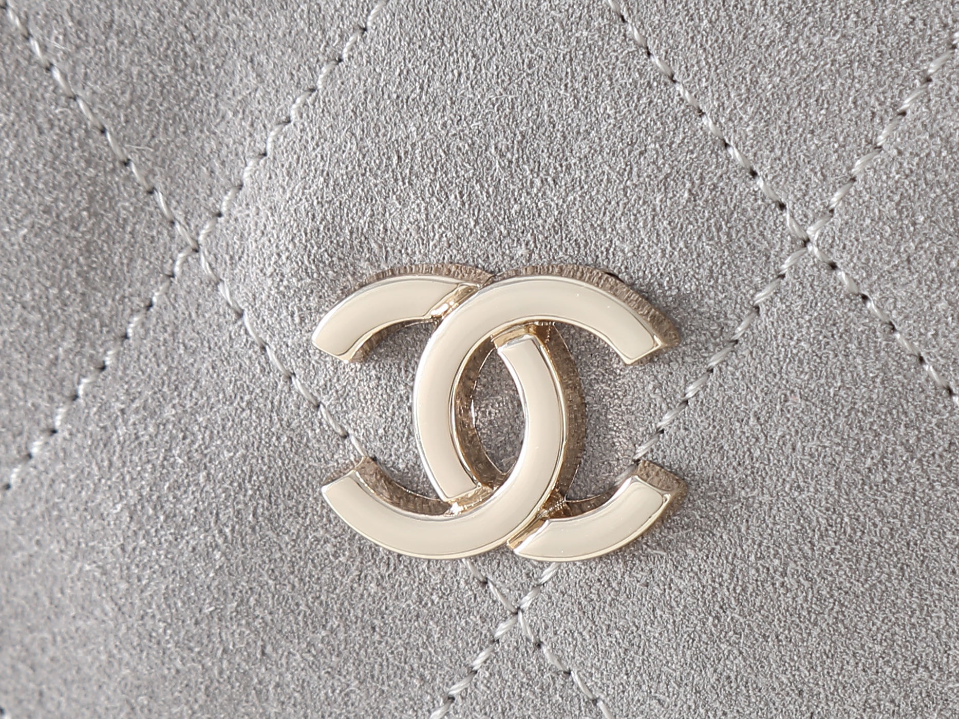 款号6211麂皮灰色 CHANEL 香奈儿26S 金标双C logo 长手柄 小牛皮拼金色金属 保龄球包
