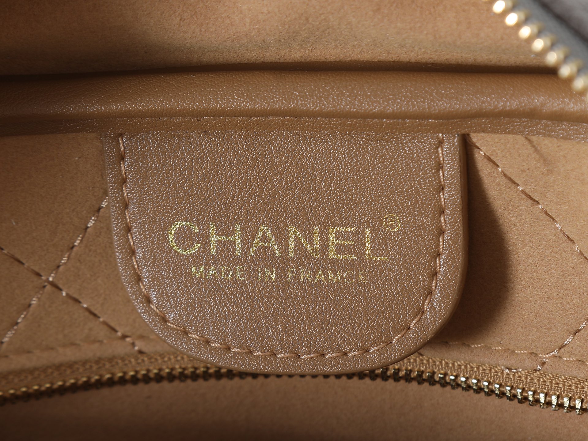 款号6211麂皮灰色 CHANEL 香奈儿26S 金标双C logo 长手柄 小牛皮拼金色金属 保龄球包