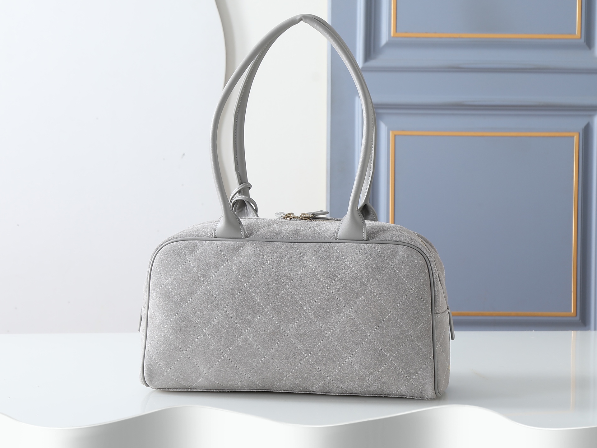 款号6211麂皮灰色 CHANEL 香奈儿26S 金标双C logo 长手柄 小牛皮拼金色金属 保龄球包