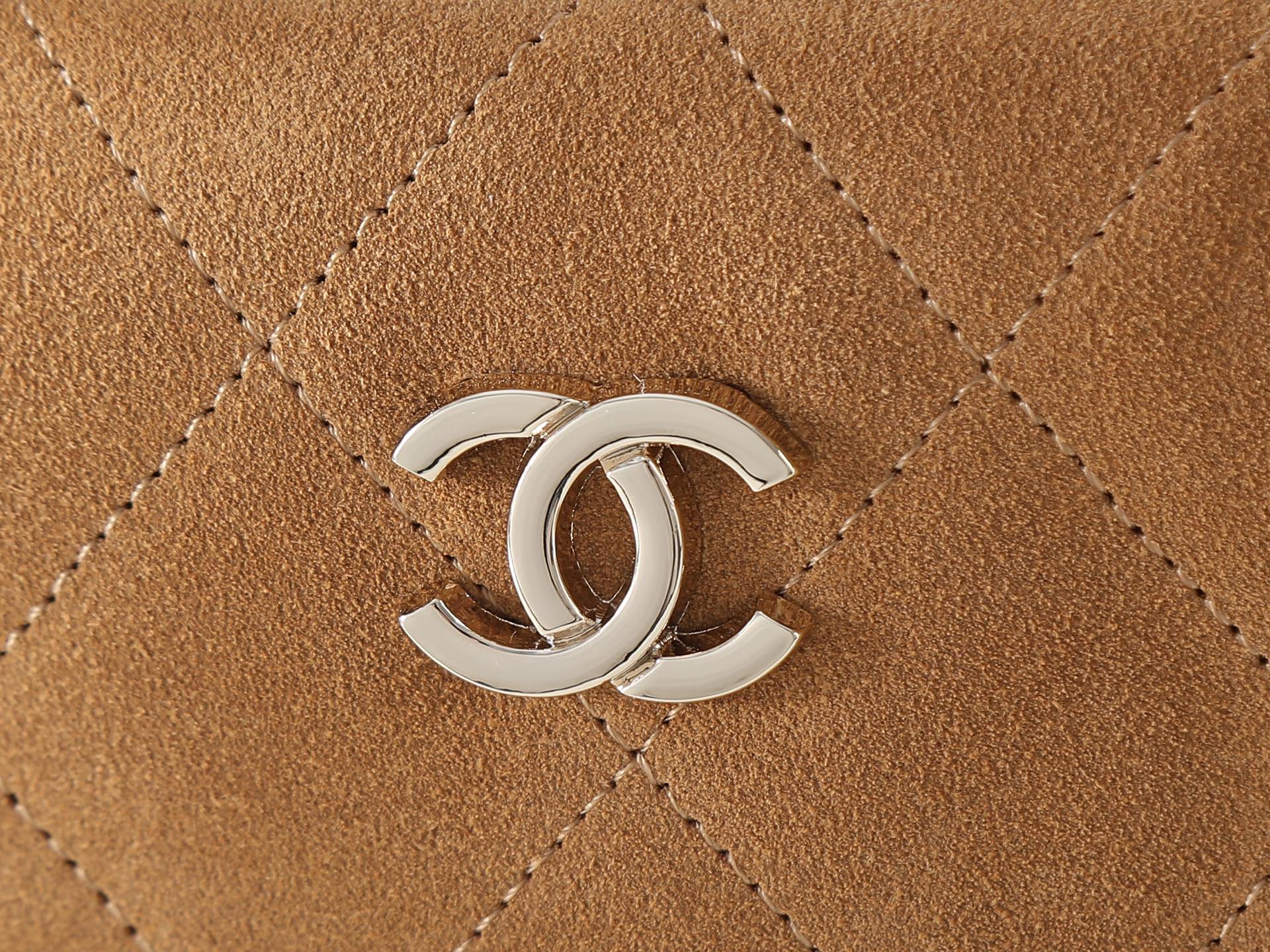 款号6211麂皮棕色 CHANEL 香奈儿26S 金标双C logo 长手柄 小牛皮拼金色金属 保龄球包
