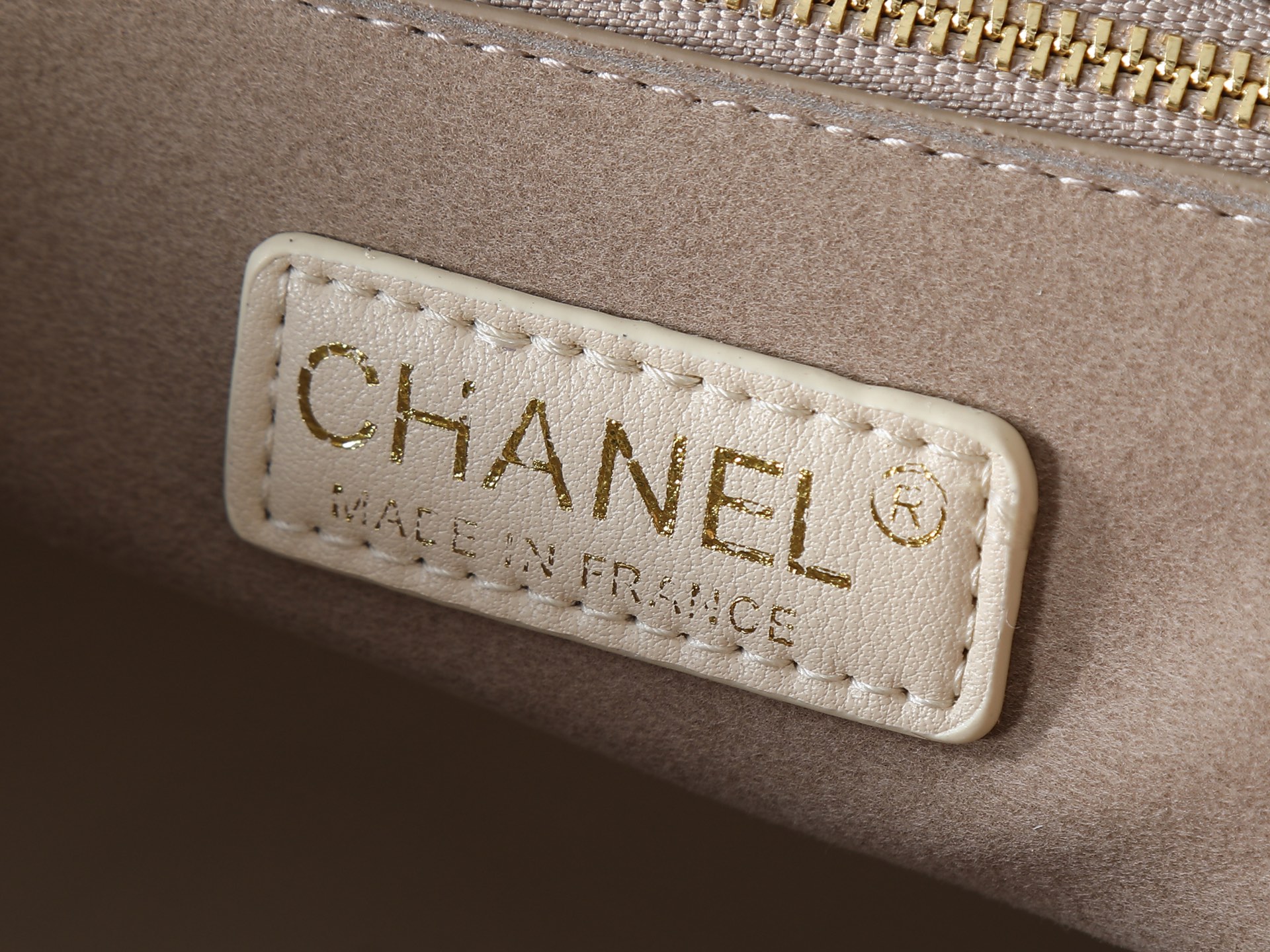 款号6243米白色 CHANEL 香奈儿 cerf 26S 金标双C 小牛皮拼金色金属 托特包 单肩包 