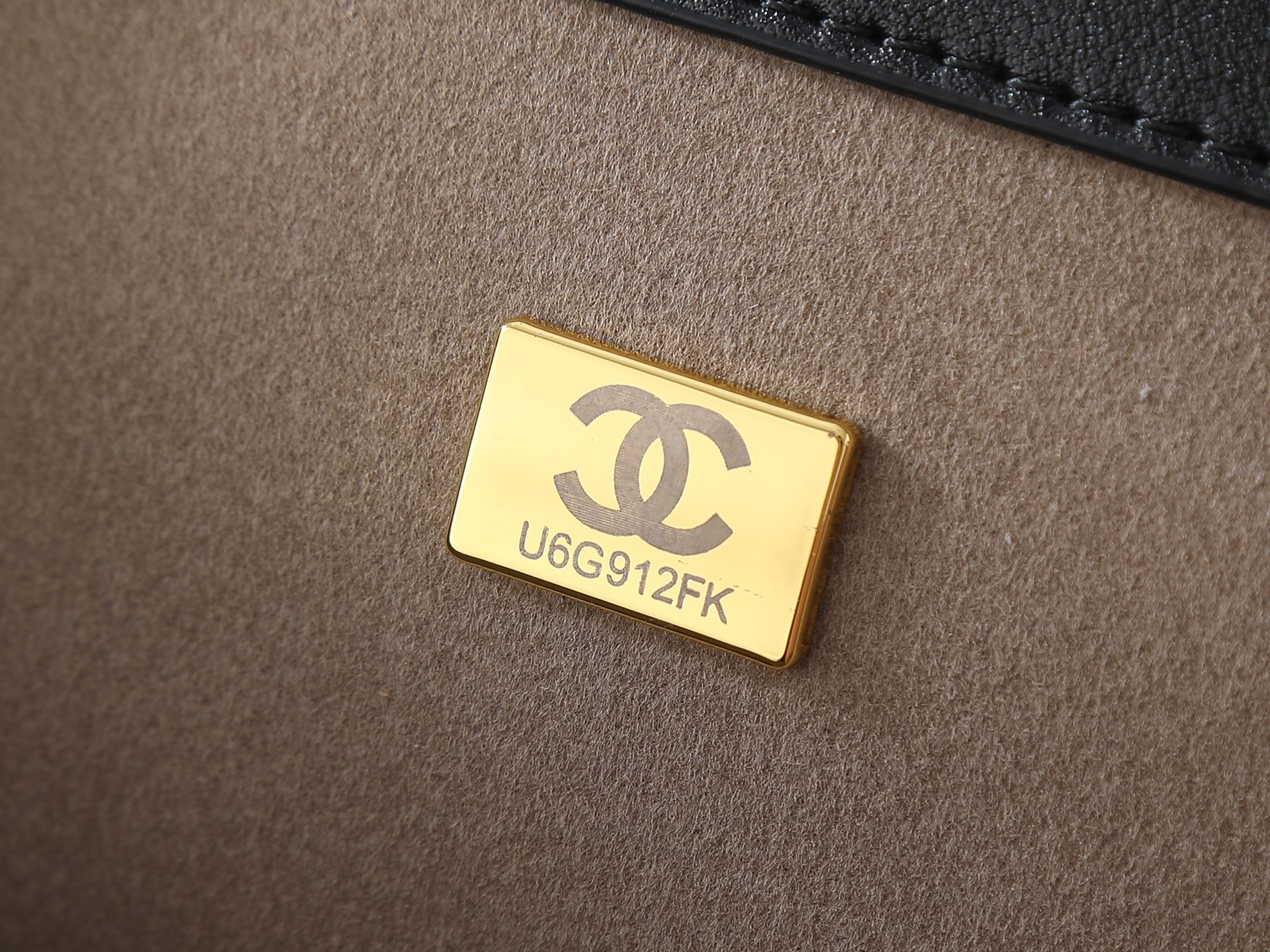 款号6243黑色 CHANEL 香奈儿 cerf 26S 金标双C 小牛皮拼金色金属 托特包 单肩包 女