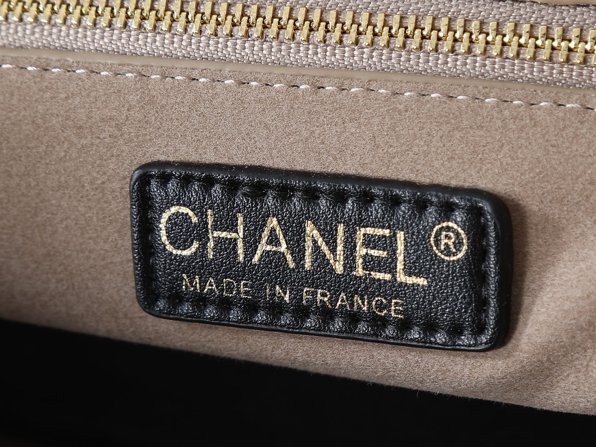 款号6243黑色 CHANEL 香奈儿 cerf 26S 金标双C 小牛皮拼金色金属 托特包 单肩包 女