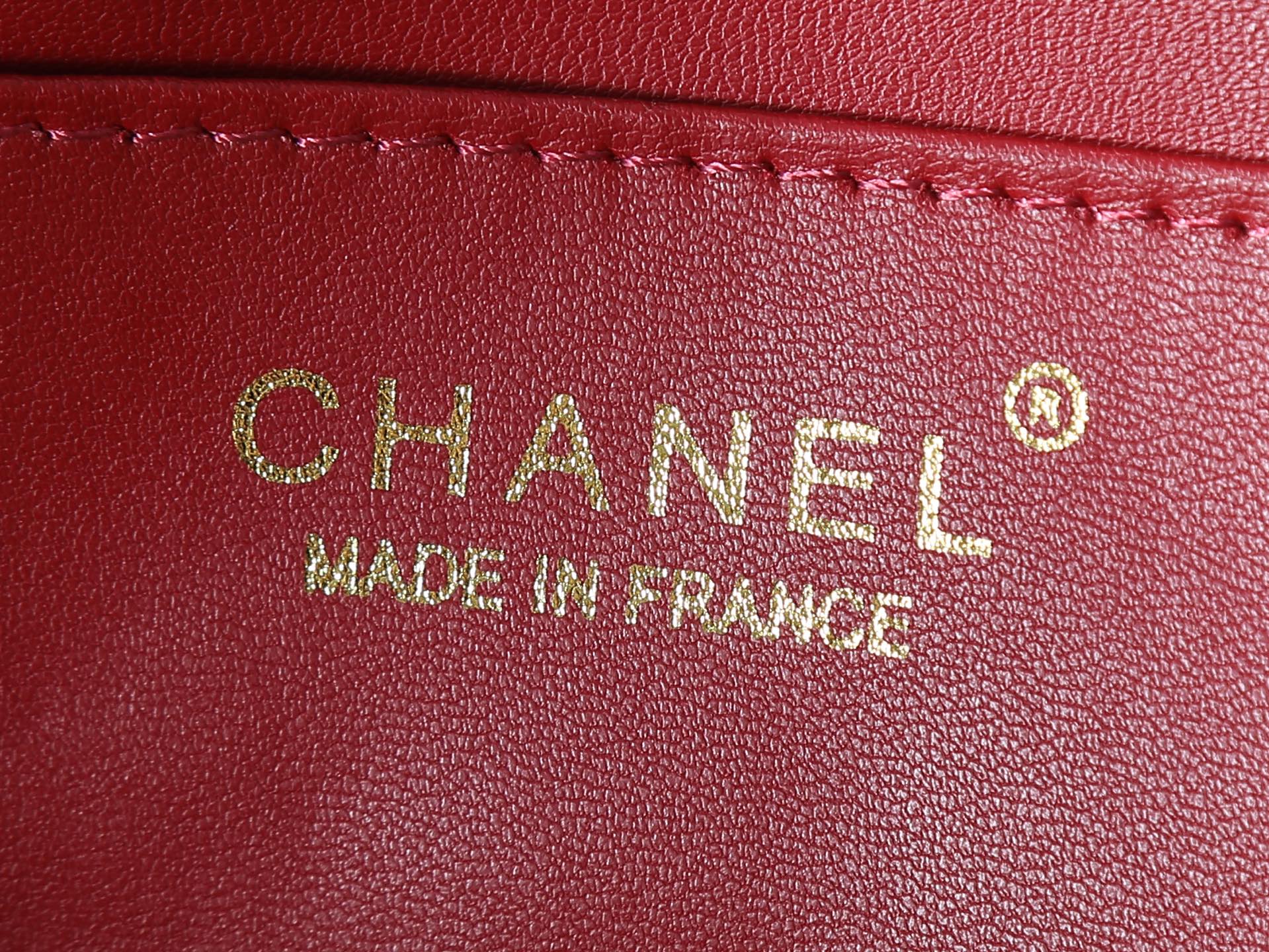 款号4940红色小号 CHANEL 香奈儿 26S 菱格皮条穿链，小羊皮拼金色金属 单肩包 女款。尺寸：
