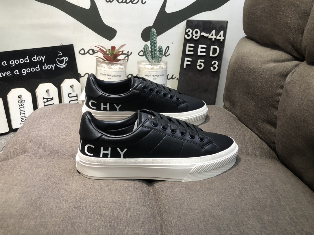 《GIVENCHY》·纪梵希 ·高端版本 专柜同步发售鞋面 EEDF53