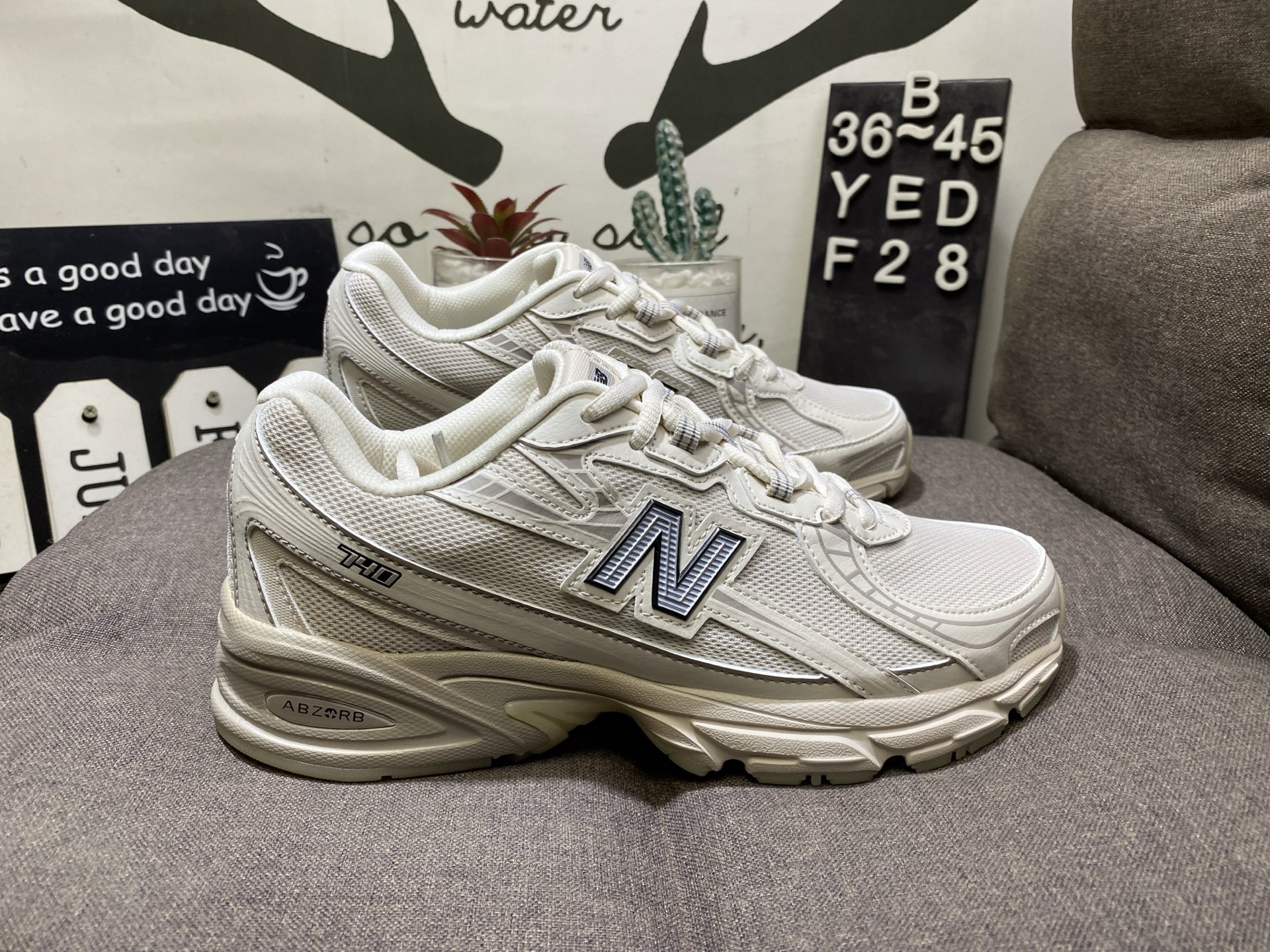 New Balance 新百伦U740系列 拼接网眼透气运动鞋休闲跑步鞋YEDF28