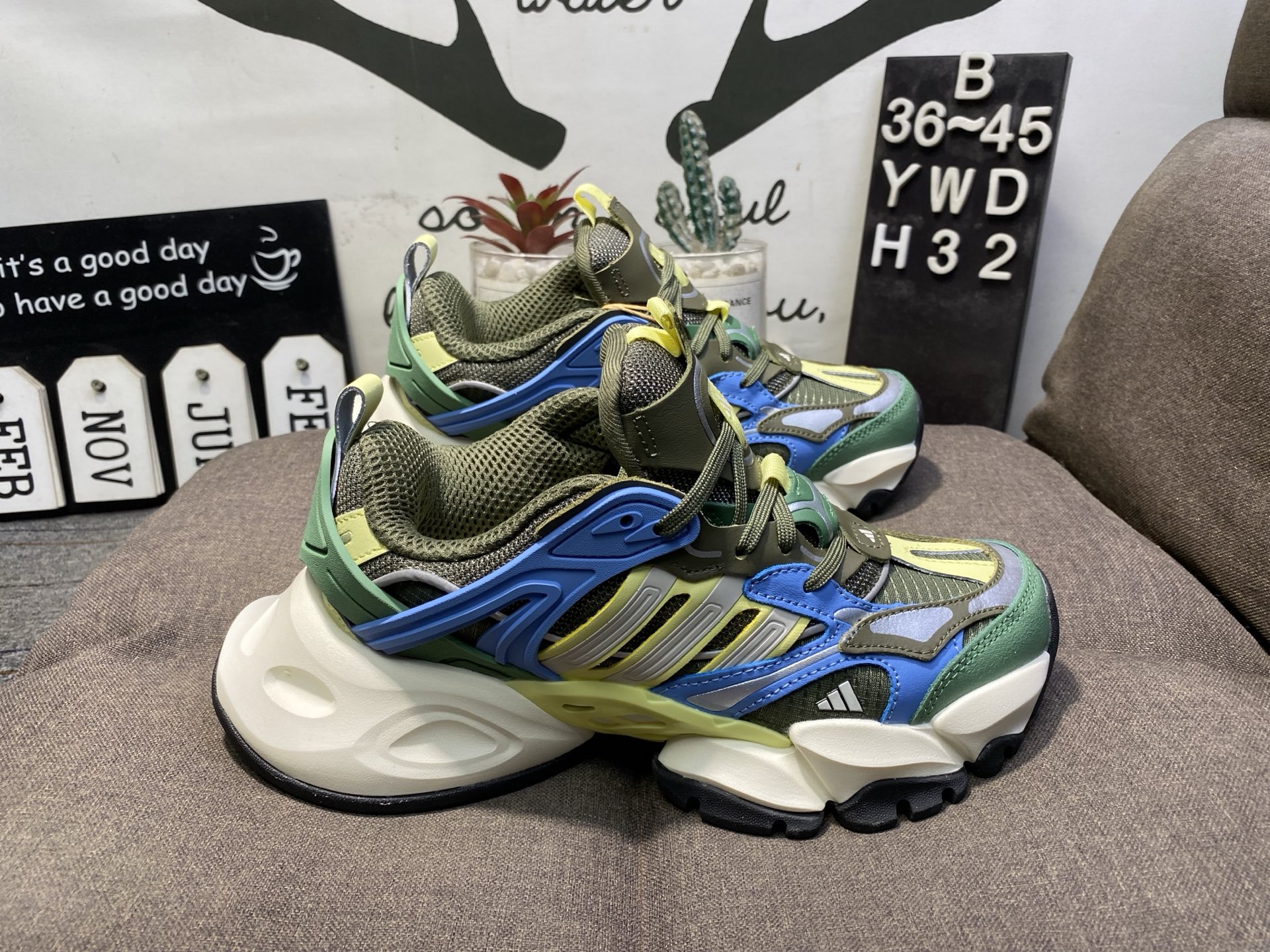 🏴‍☠️ 【新品实拍】公司级版#男女鞋真标半码制#原楦原纸版开发版型#采用硬质牛剖革组合牛津布鞋面材质#搭载减震科技恢复性高密EVA中底,防滑耐磨RB橡胶外底❗️阿迪「巴黎世家3XL」平替来了!阿迪达斯Adidas XLG Runner Deluxe 跑步者豪华版系列低帮厚底增高老爹风复古缓震休闲运动慢跑鞋YWDH32
