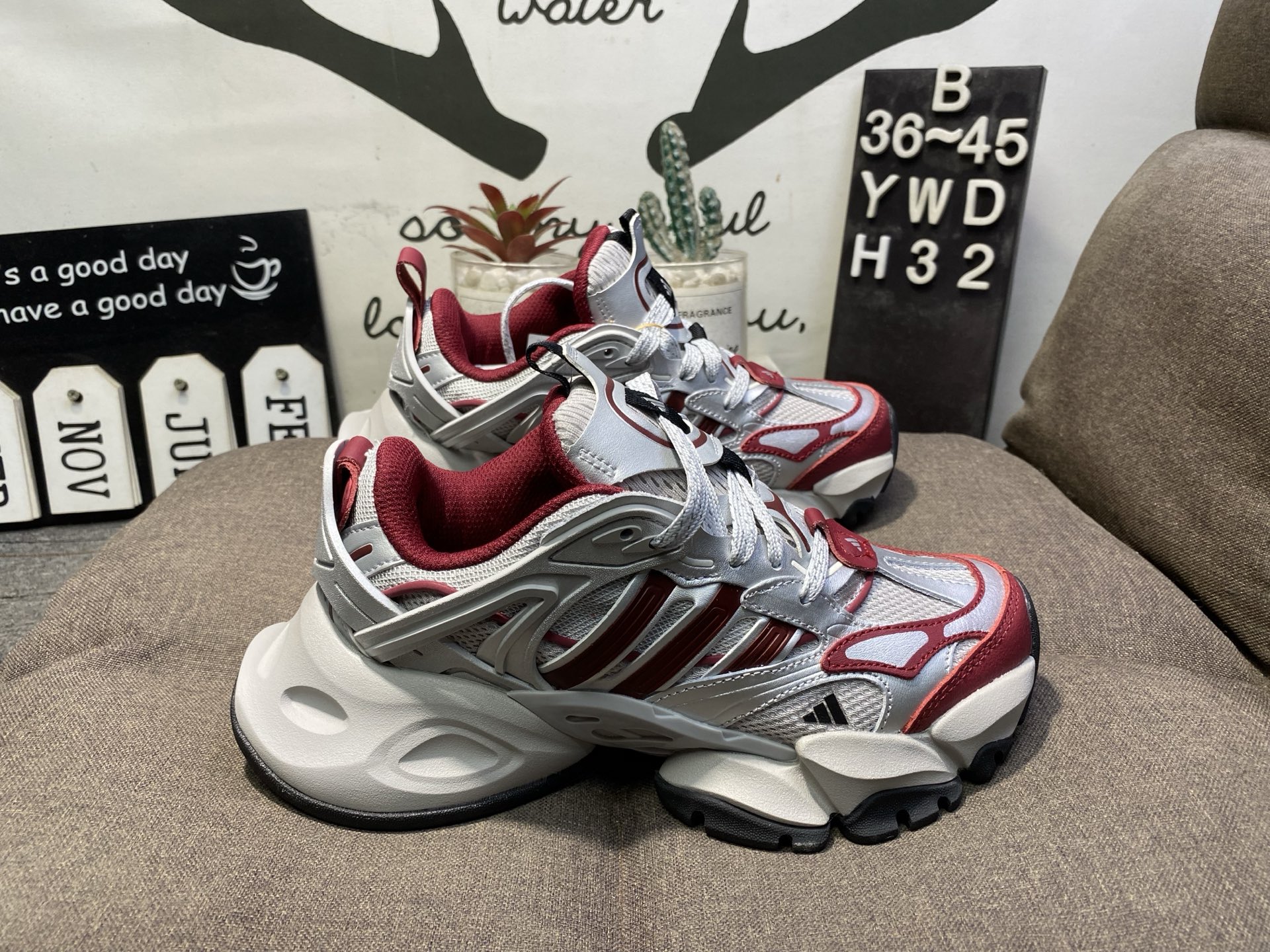 🏴‍☠️ 【新品实拍】公司级版#男女鞋真标半码制#原楦原纸版开发版型#采用硬质牛剖革组合牛津布鞋面材质#搭载减震科技恢复性高密EVA中底,防滑耐磨RB橡胶外底❗️阿迪「巴黎世家3XL」平替来了!阿迪达斯Adidas XLG Runner Deluxe 跑步者豪华版系列低帮厚底增高老爹风复古缓震休闲运动慢跑鞋YWDH32
