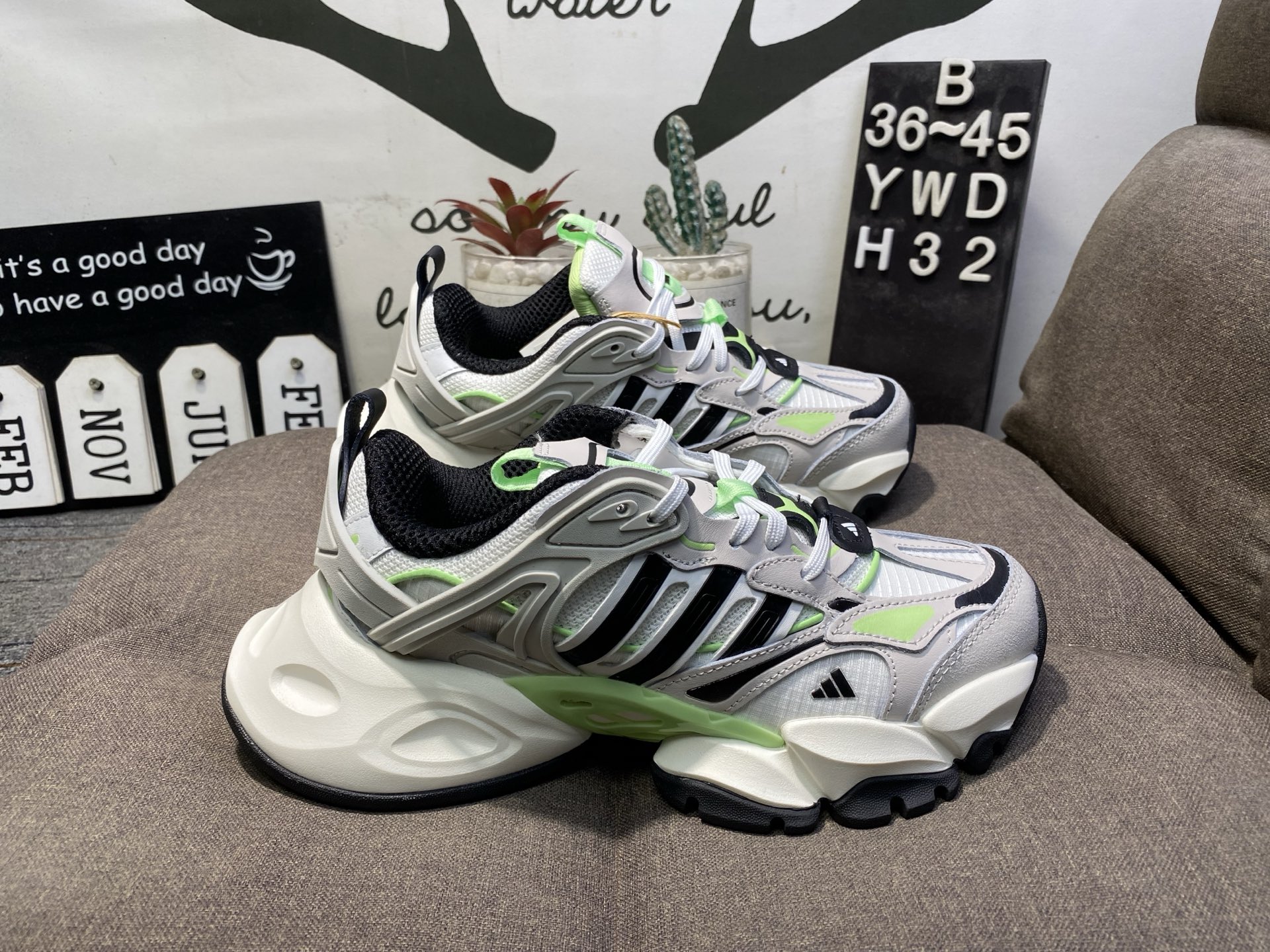 🏴‍☠️ 【新品实拍】公司级版#男女鞋真标半码制#原楦原纸版开发版型#采用硬质牛剖革组合牛津布鞋面材质#搭载减震科技恢复性高密EVA中底,防滑耐磨RB橡胶外底❗️阿迪「巴黎世家3XL」平替来了!阿迪达斯Adidas XLG Runner Deluxe 跑步者豪华版系列低帮厚底增高老爹风复古缓震休闲运动慢跑鞋YWDH32