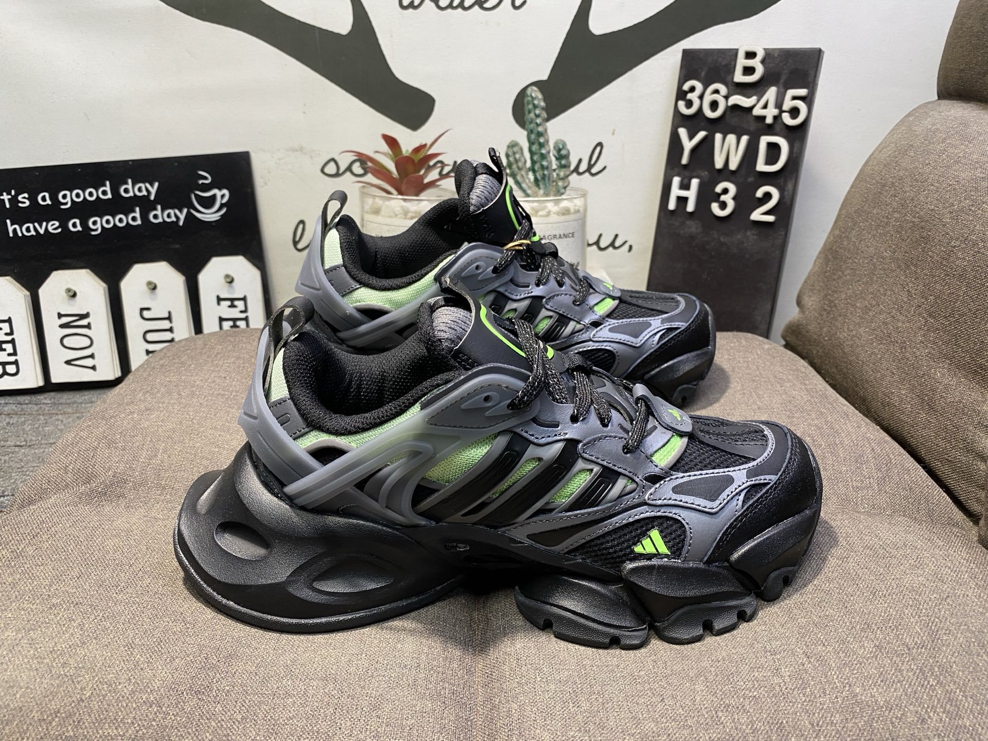 🏴‍☠️ 【新品实拍】公司级版#男女鞋真标半码制#原楦原纸版开发版型#采用硬质牛剖革组合牛津布鞋面材质#搭载减震科技恢复性高密EVA中底,防滑耐磨RB橡胶外底❗️阿迪「巴黎世家3XL」平替来了!阿迪达斯Adidas XLG Runner Deluxe 跑步者豪华版系列低帮厚底增高老爹风复古缓震休闲运动慢跑鞋YWDH32