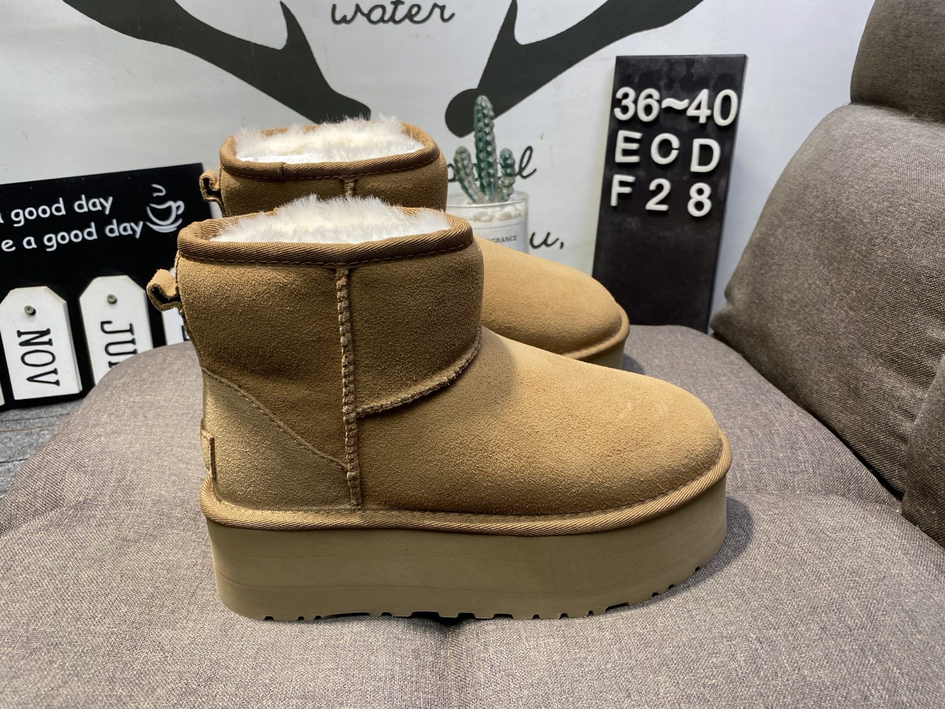 UGG冬季女士休闲舒适纯色厚底保暖经典迷你时尚短靴雪地靴ECDF28