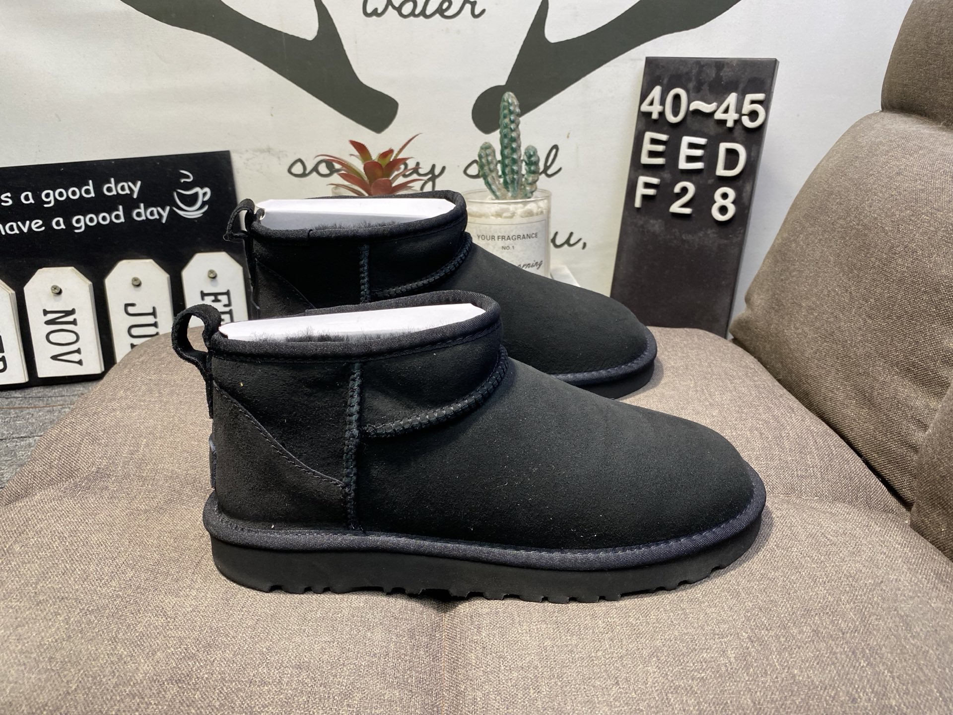 UGG保暖舒适防滑耐磨易于穿脱灵活轻便低筒雪地靴EEDF28