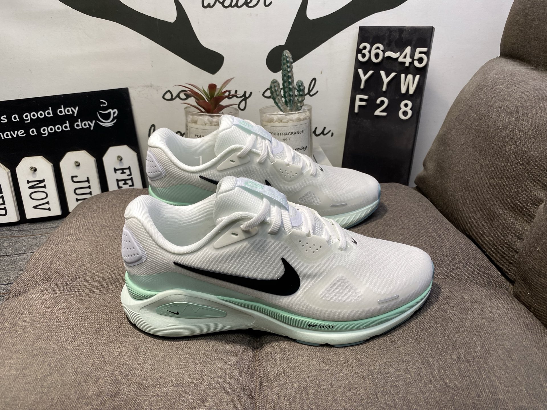 115💰
Nike耐克Structure 26透气缓震公路专业运动鞋YYWF28