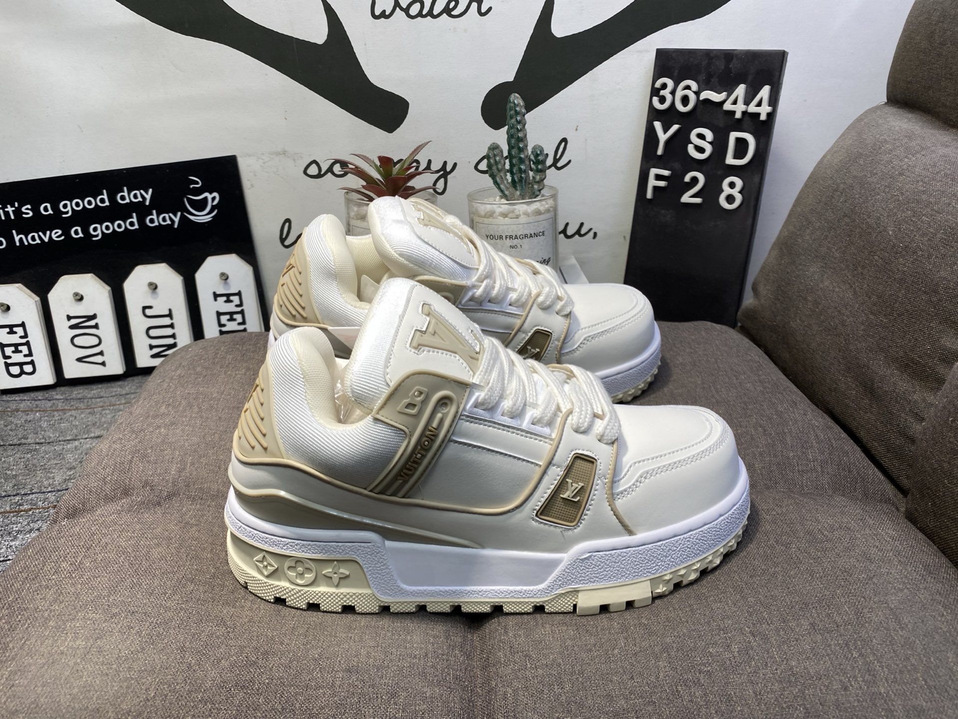 🈴190💰
全新LV路易威登 LV ARCH LIGHT SNEAKER 休闲运动文化百搭篮球板鞋YSDF28