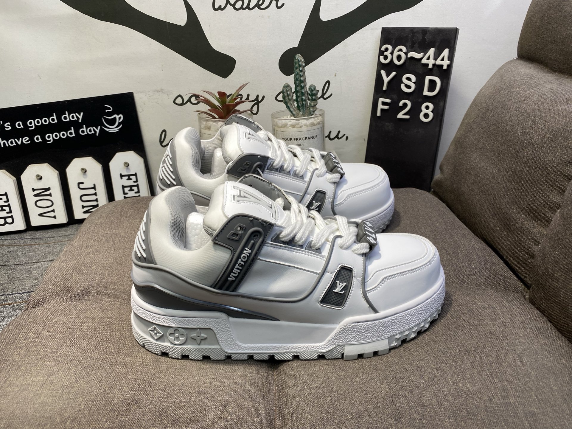 🈴190💰
全新LV路易威登 LV ARCH LIGHT SNEAKER 休闲运动文化百搭篮球板鞋YSDF28