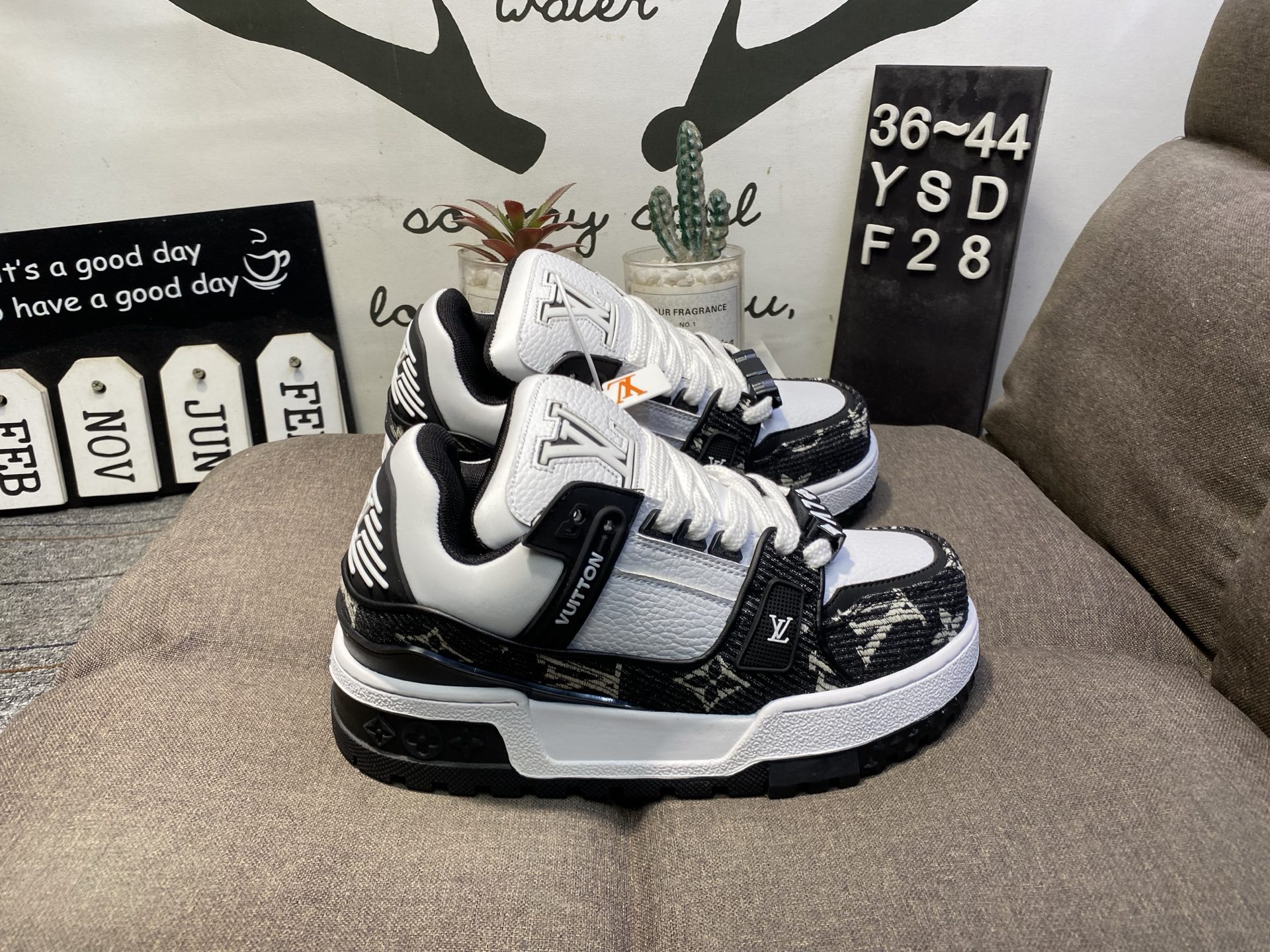 🈴190💰
全新LV路易威登 LV ARCH LIGHT SNEAKER 休闲运动文化百搭篮球板鞋YSDF28