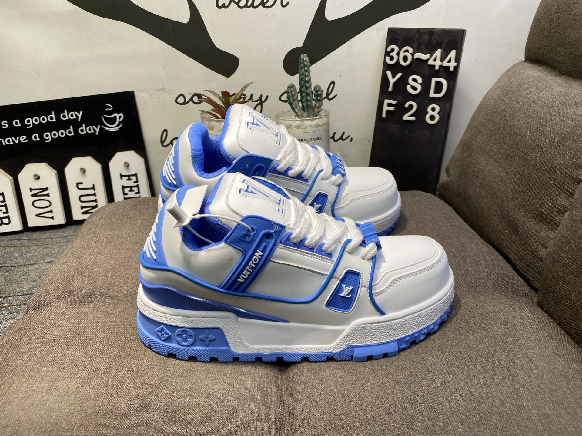 🈴190💰
全新LV路易威登 LV ARCH LIGHT SNEAKER 休闲运动文化百搭篮球板鞋YSDF28