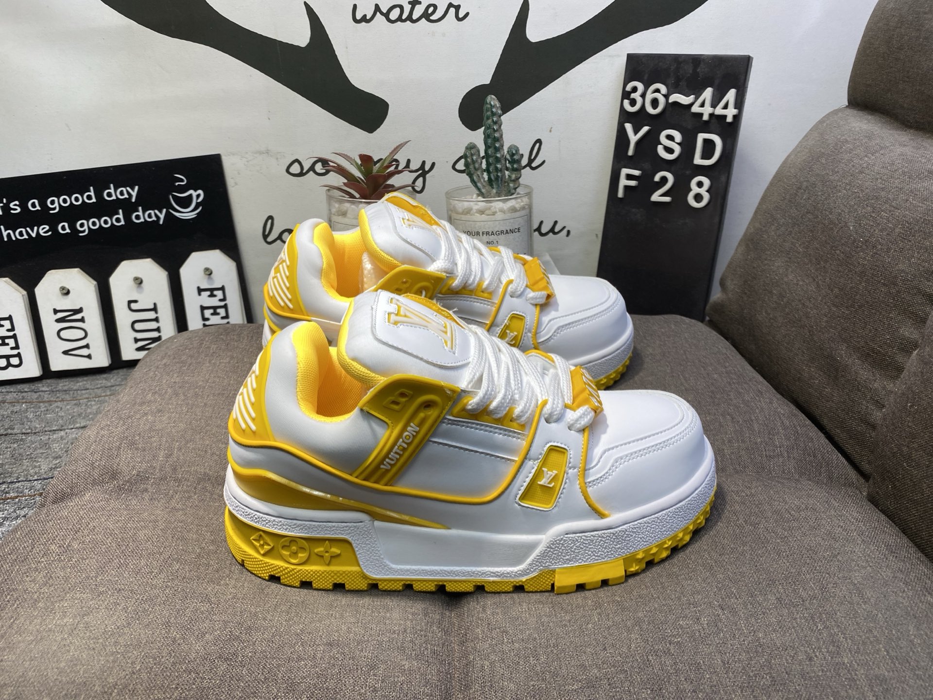 🈴190💰
全新LV路易威登 LV ARCH LIGHT SNEAKER 休闲运动文化百搭篮球板鞋YSDF28
