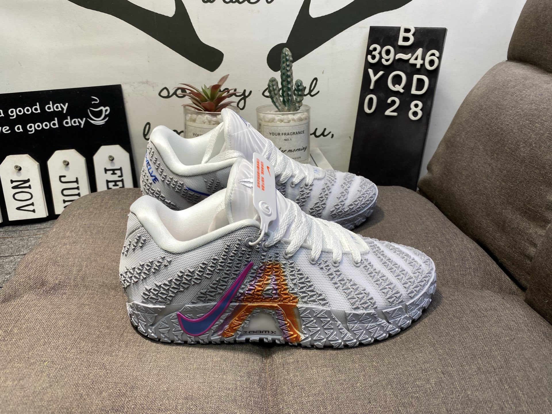 170💰真标半码
NIKE 耐克JA3 莫兰特3代 耐磨防滑低帮男子实战篮球鞋YQD028