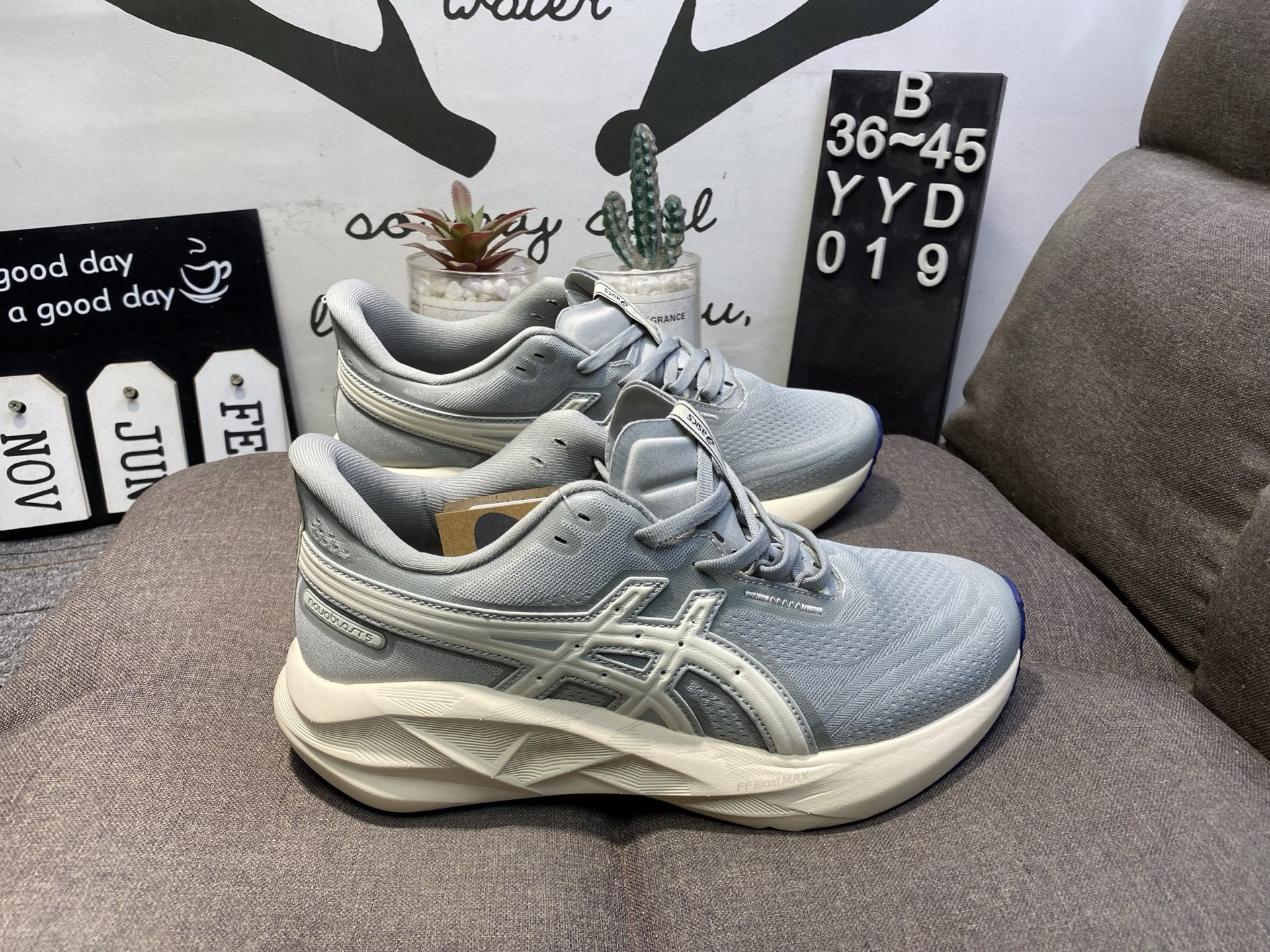 110💰真标半码
Asics/亚瑟士NOVABLAST 5 缓震耐磨运动轻便舒适跑步鞋YYD019