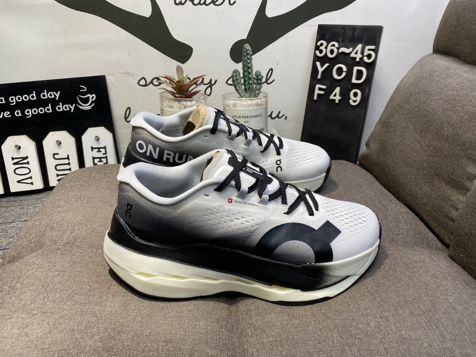 140💰
On Cloudboom MAX 昂跑轻质长跑运动跑步鞋YCDF49