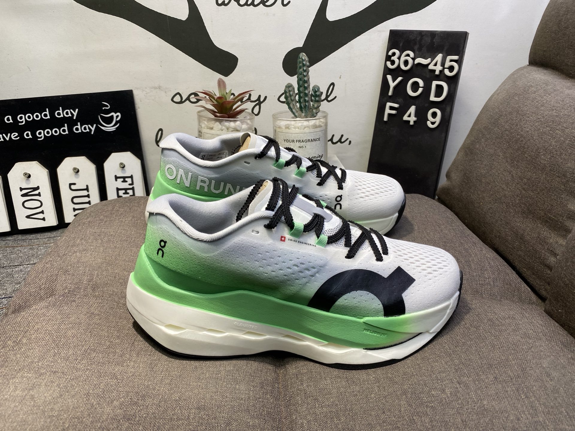 140💰
On Cloudboom MAX 昂跑轻质长跑运动跑步鞋YCDF49