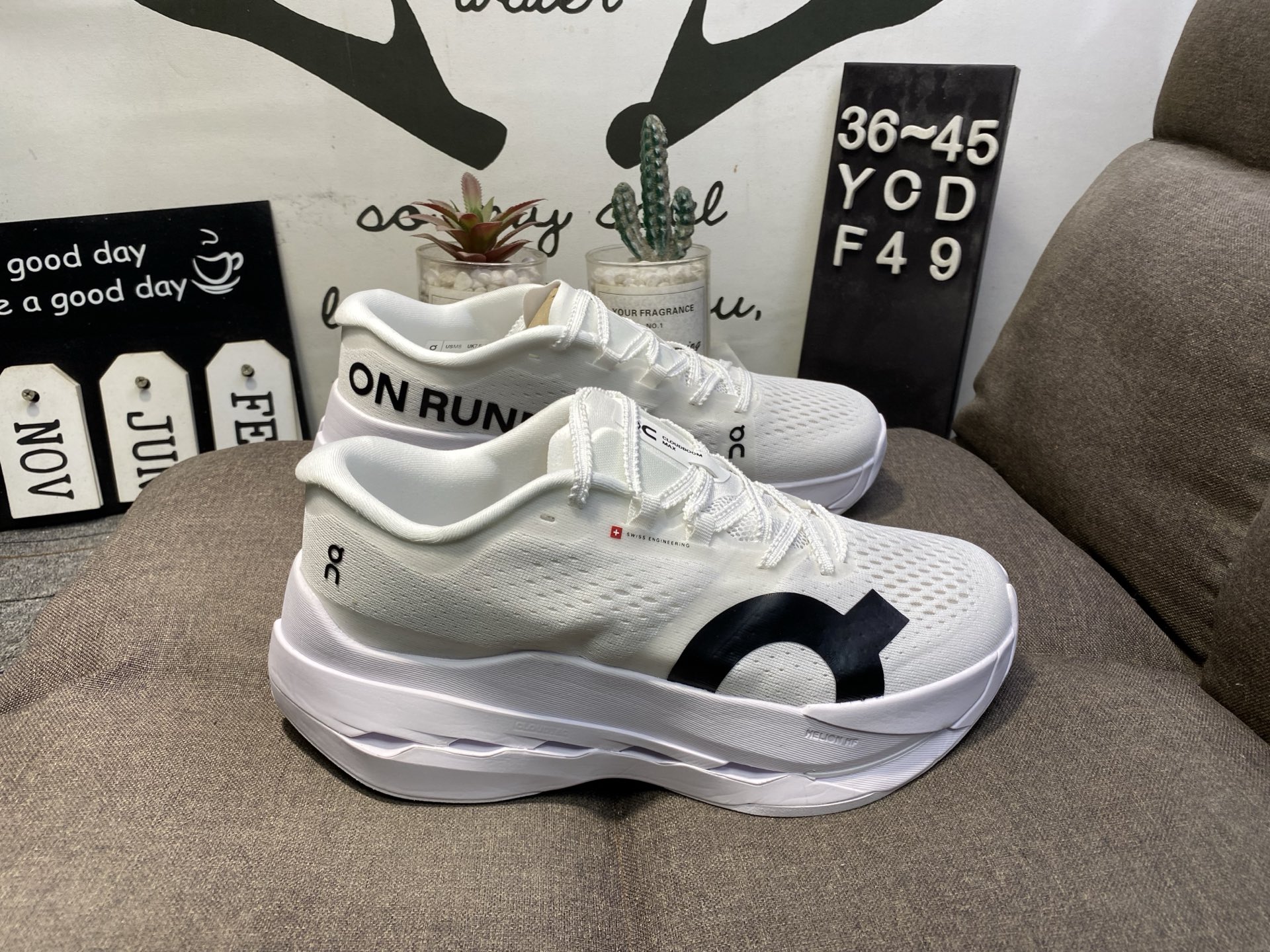 140💰
On Cloudboom MAX 昂跑轻质长跑运动跑步鞋YCDF49