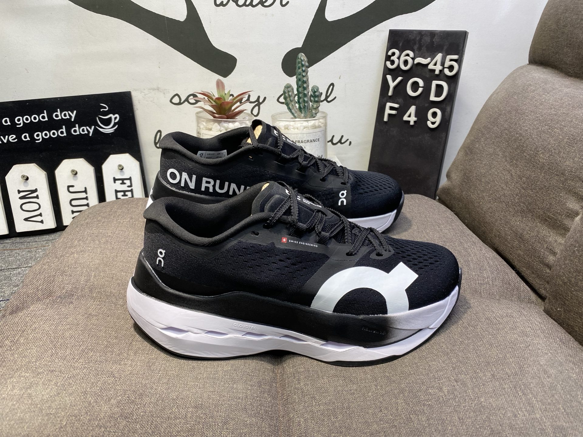 140💰
On Cloudboom MAX 昂跑轻质长跑运动跑步鞋YCDF49