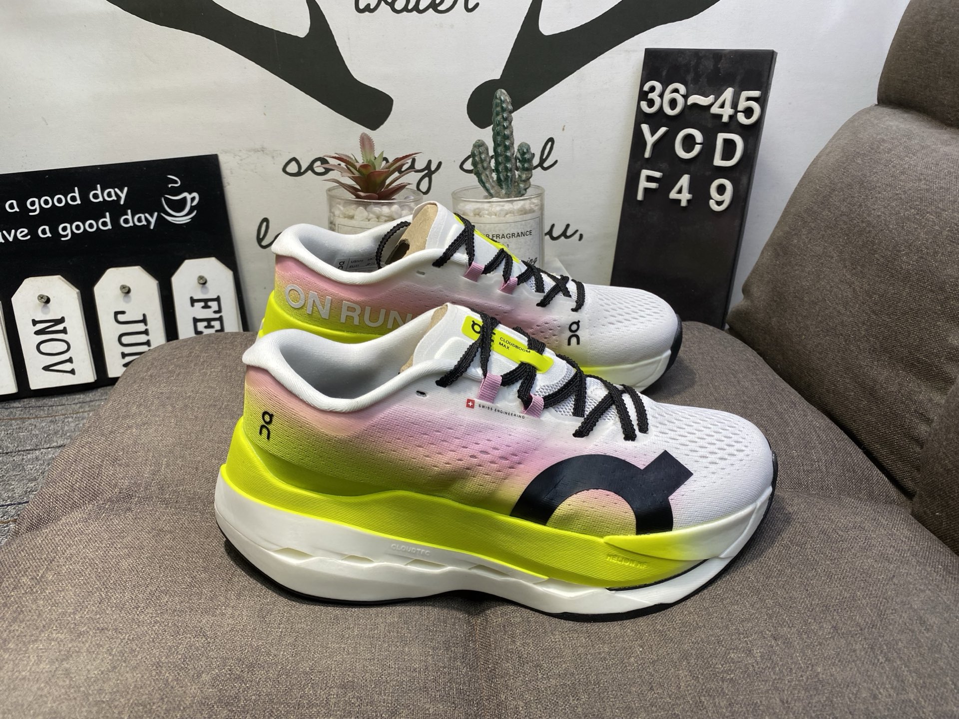 🈴140💰
On Cloudboom MAX 昂跑轻质长跑运动跑步鞋YCDF49