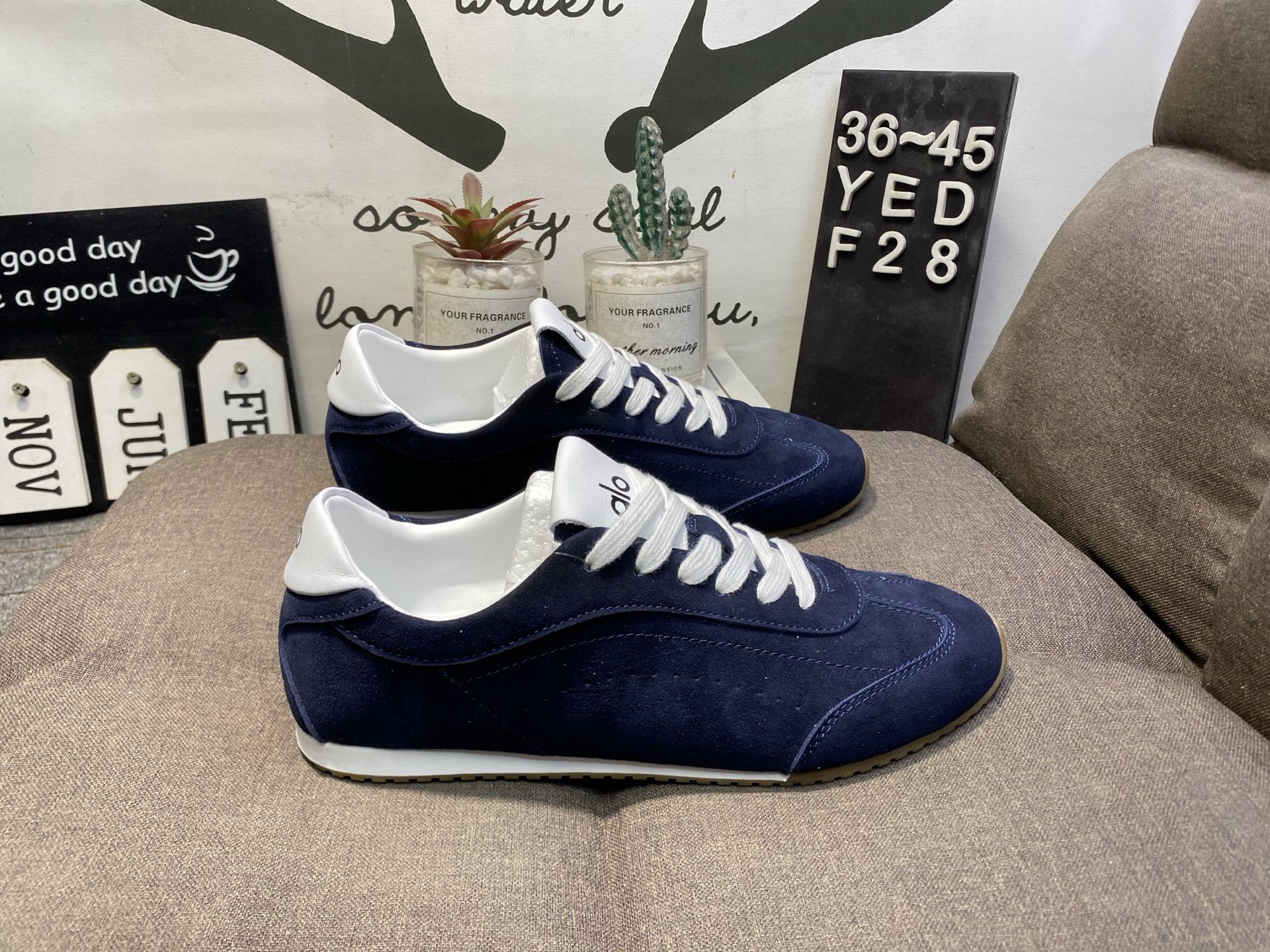 🏴‍☠️ 【新品实拍】ALO YOGAALOSunset新款运动鞋绒面革低帮薄底休闲鞋 YEDF28