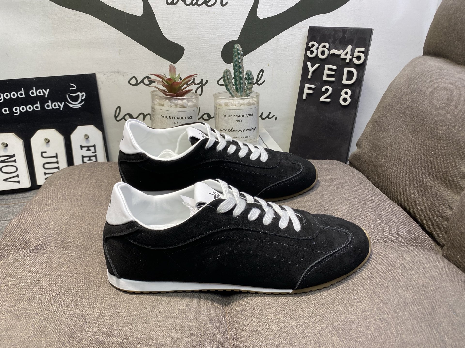 🏴‍☠️ 【新品实拍】ALO YOGAALOSunset新款运动鞋绒面革低帮薄底休闲鞋 YEDF28