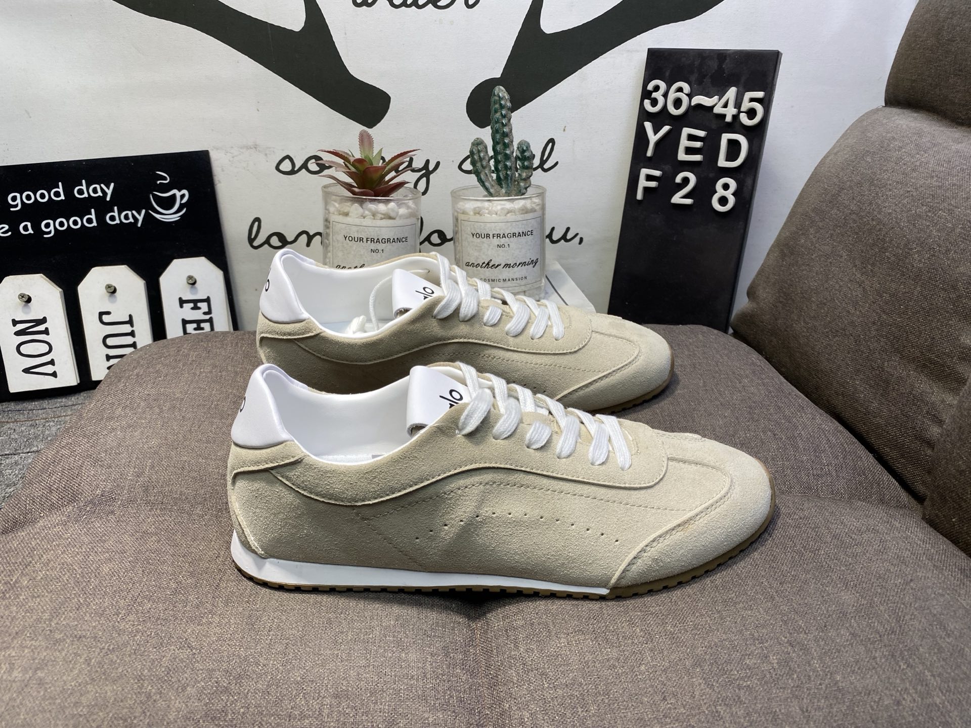 🏴‍☠️ 【新品实拍】ALO YOGAALOSunset新款运动鞋绒面革低帮薄底休闲鞋 YEDF28