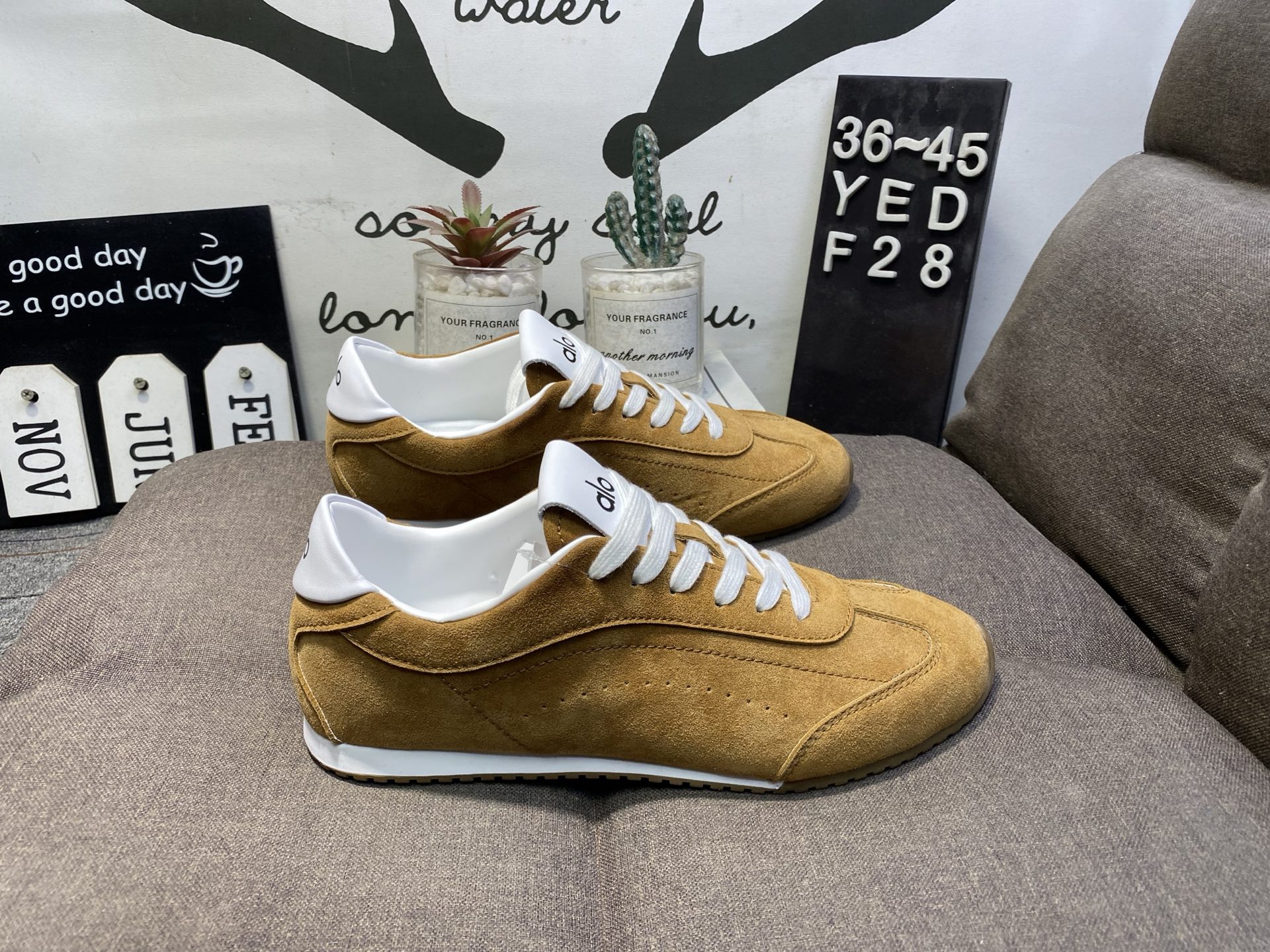 🏴‍☠️ 【新品实拍】ALO YOGAALOSunset新款运动鞋绒面革低帮薄底休闲鞋 YEDF28