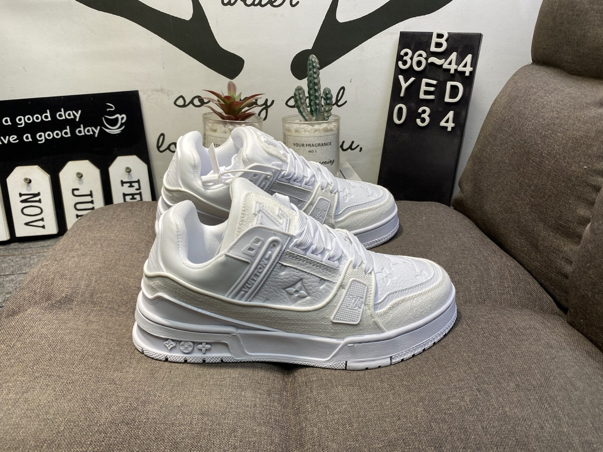 🈴120💰
全新LV路易威登 LV ARCH LIGHT SNEAKER 休闲运动文化百搭篮球板鞋
YED034