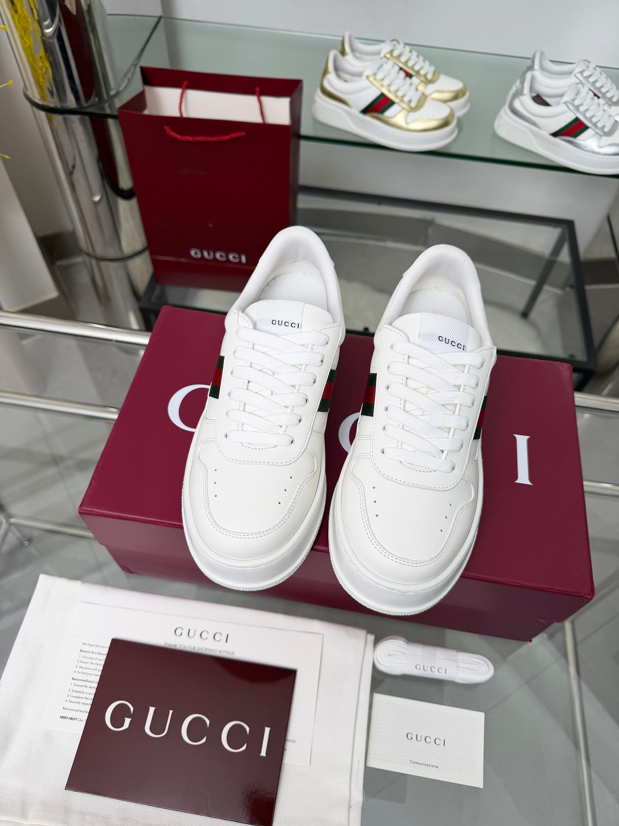 NO:625883,This 2025 autumn and winter series of sports shoes adopts a thick-soled structure and cleverly uses the triple elements of silhouette design, color matching and material to highlight the retro style. This shoe is made of leather with webbing details, and the rubber sole design adds to the exquisite charm. Sizes are 35-41 for women (40.41 is custom-made, non-returnable and non-exchangeable) Men's 38-46 (38.39.45.46, custom-made, non-refundable and non-exchangeable) Packaging: Full set of packaging  :,casual shoes/sports shoes,sneakers19860909这款2025秋冬系列运动鞋采用厚底结构,巧妙运用廓形设计、配色和材质三重元素,彰显复古风范.这款鞋履选用皮革搭配织带细节,配以橡胶鞋底设计更添精致魅力. 尺码女35-41（40.41定做不退不换） 男38-46（38.39.45.46定做不退不换） 包装:全套包装 :,休闲鞋/运动鞋,sneakers,Women's Shoes