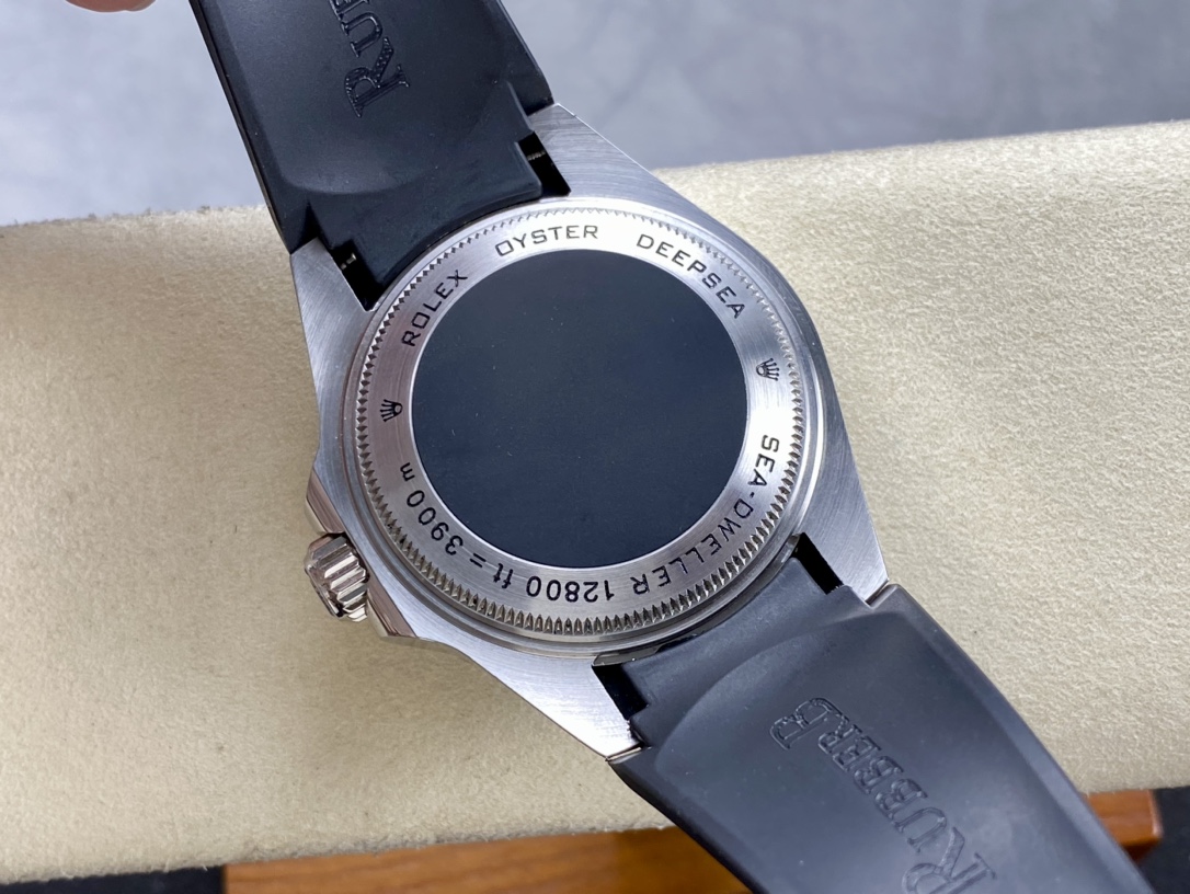 SK 労力士SEA海使鬼王 深潜型44mm男腕時計