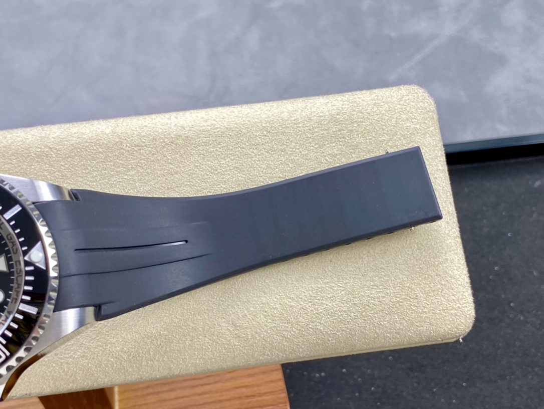 SK 労力士SEA海使鬼王 深潜型44mm男腕時計