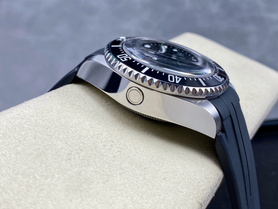 SK 労力士SEA海使鬼王 深潜型44mm男腕時計