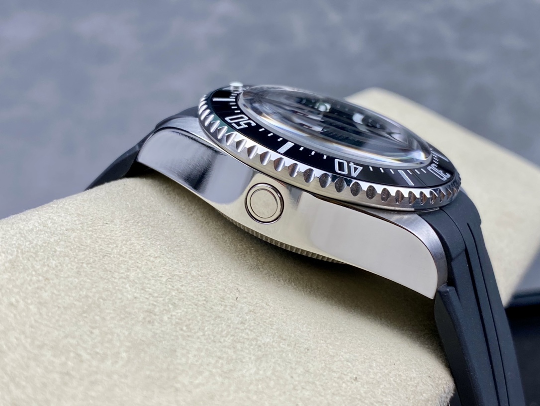 SK 労力士SEA海使鬼王 44mm 深潜型腕表 - 高透過防刮ブルーサファイアガラス