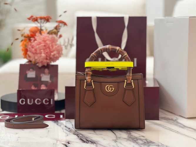 Gucci Diana Small Tote Bag Brown Leather Bamboo Handle, 20 cm 1 Gucci Diana Small Tote Bag Brown Leather Bamboo Handle, 20 cm