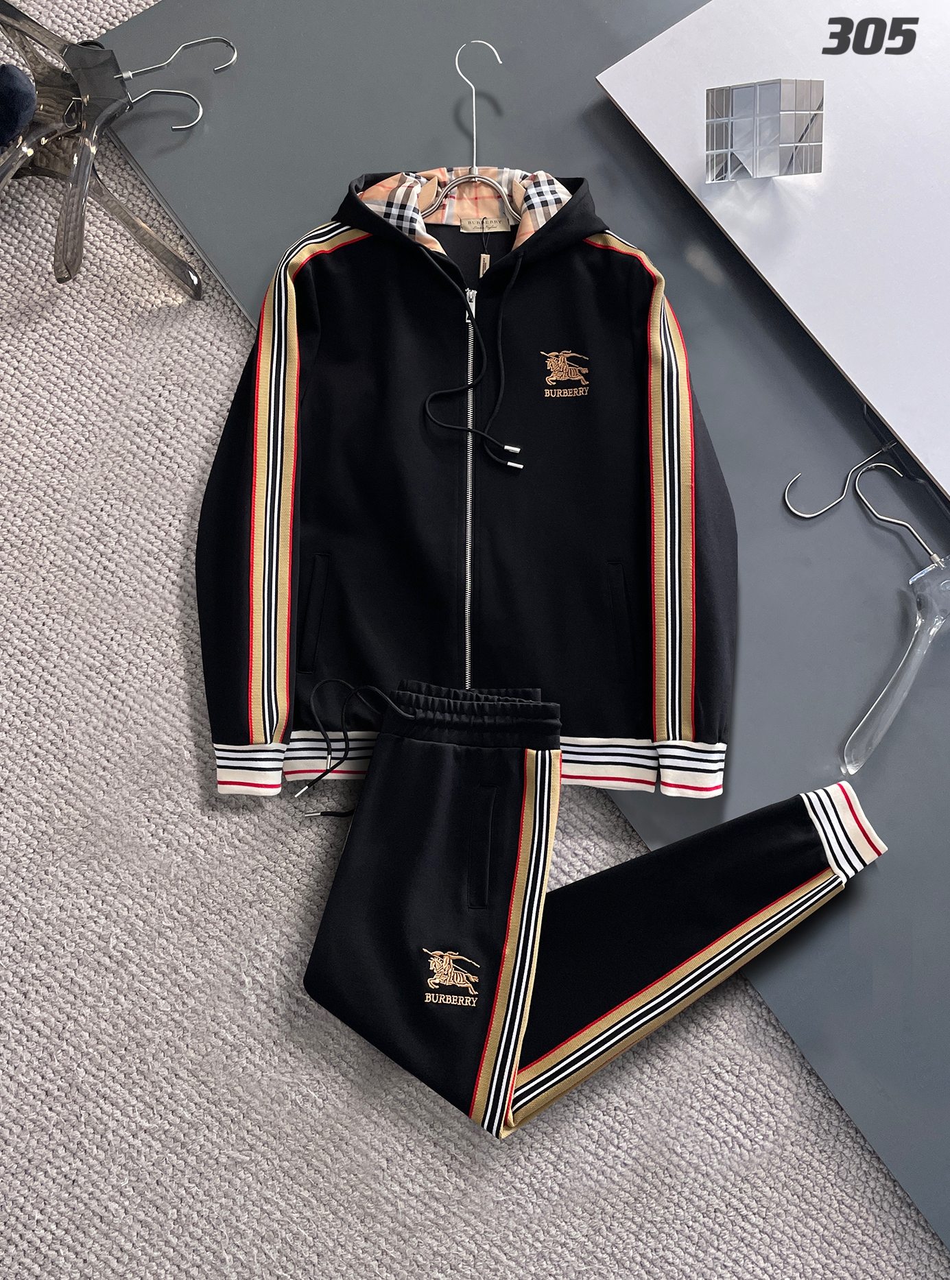 Burberry 🌟 ¡Nuevo conjunto deportivo de otoño-invierno 2023! Lanzado simultáneamente en la web oficial, personalizació…