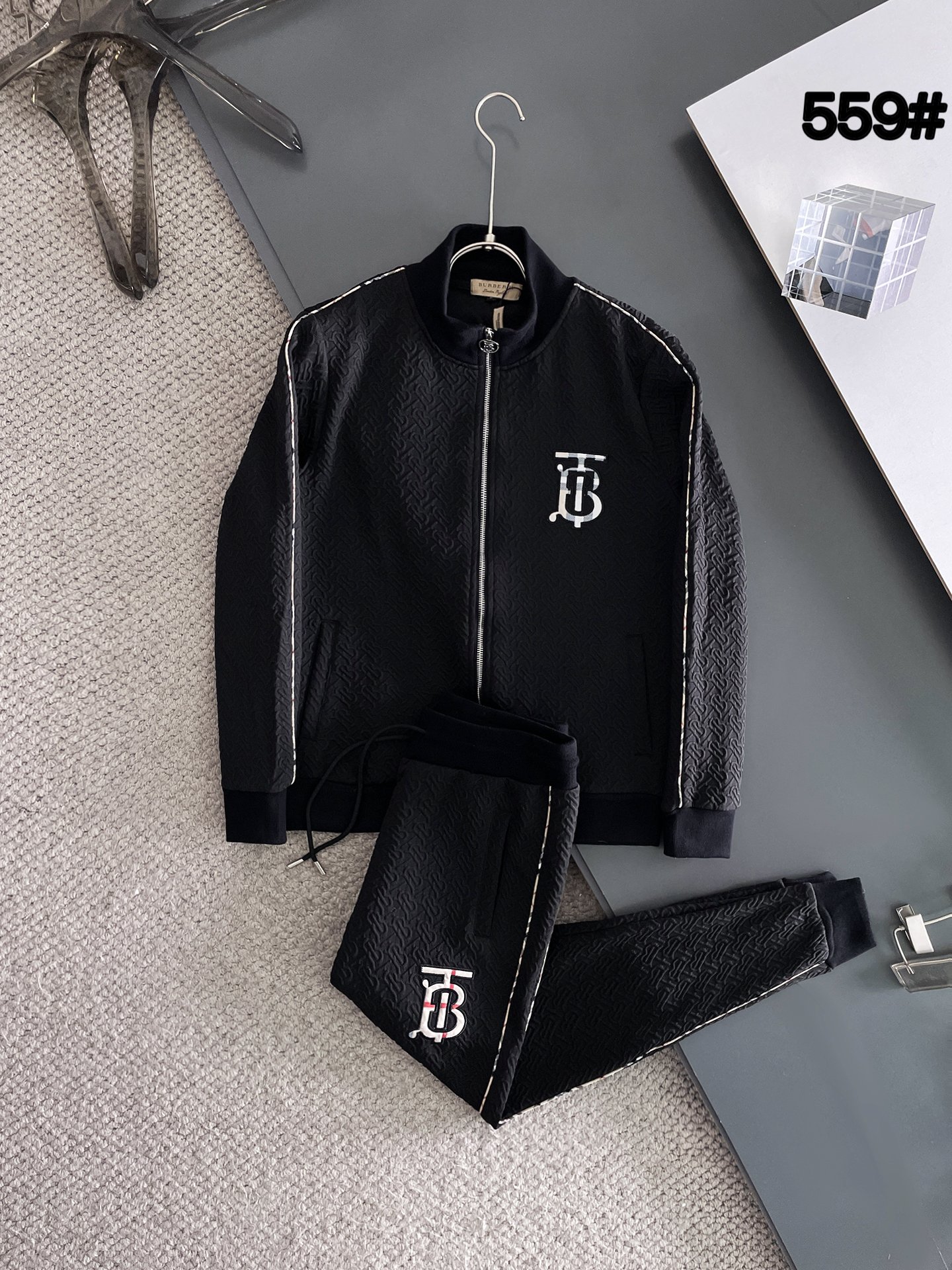 Burberry🤲🤲 ¡Nuevo conjunto deportivo de otoño-invierno 2024! La versión más alta de toda la red, nuevo tejido, acceso…