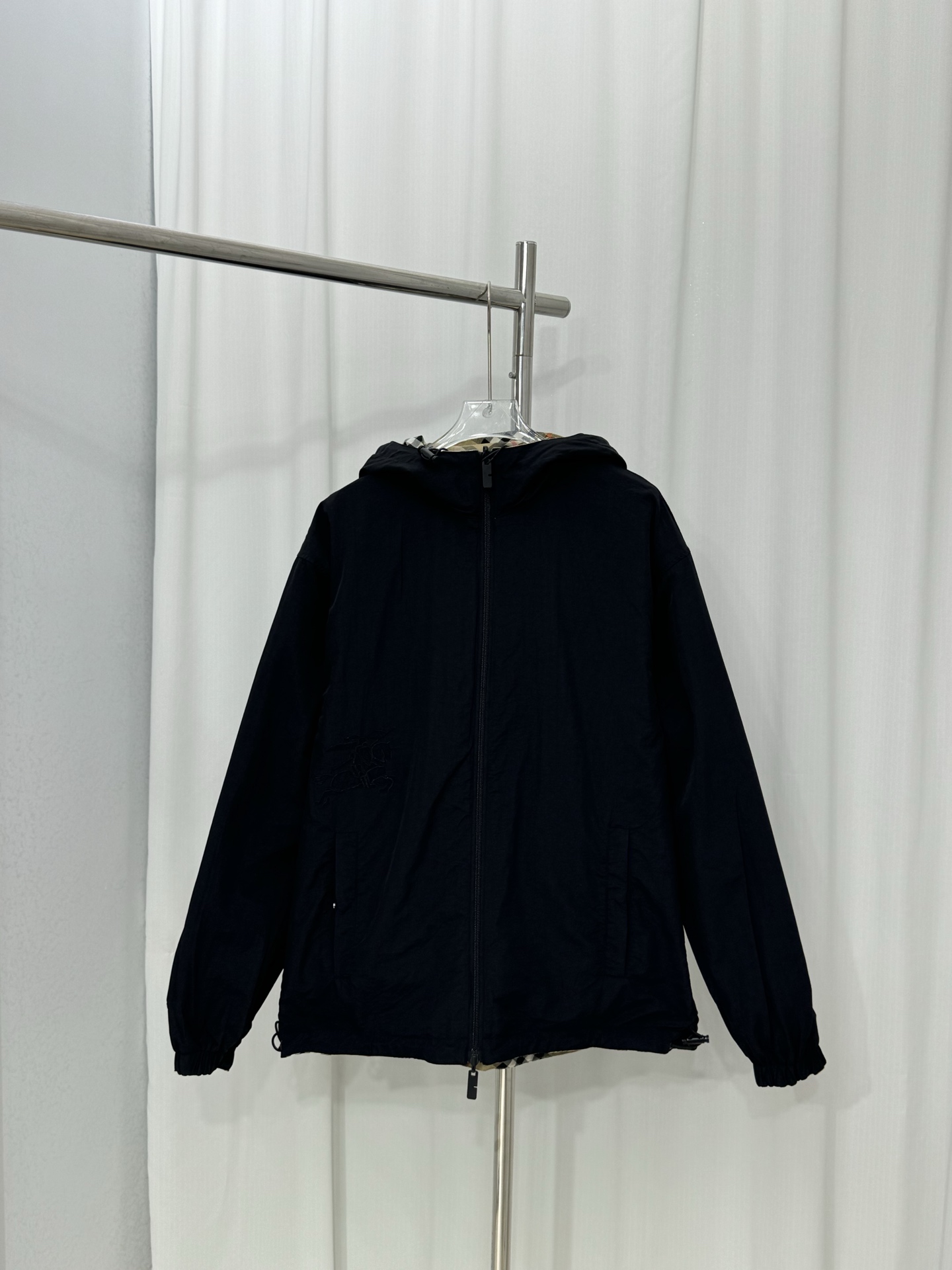 Burberry Reversible Hooded Jacket with Check Pattern - Lightweight Nylon