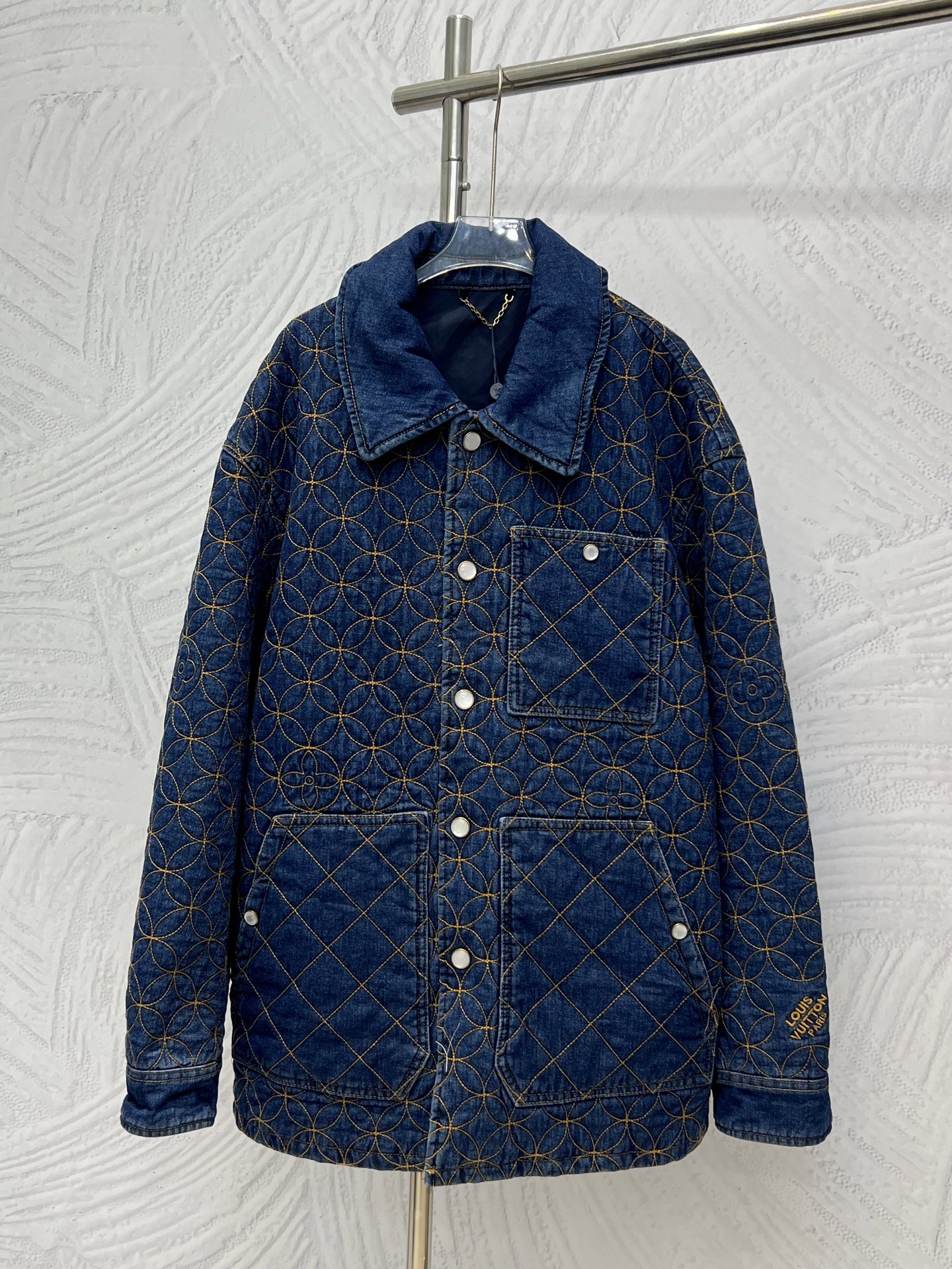 P325 Chaqueta de algodón de mezclilla bordada con hilo de bota nigo de marca compartida de Louis Vuitton, estilo de esp…