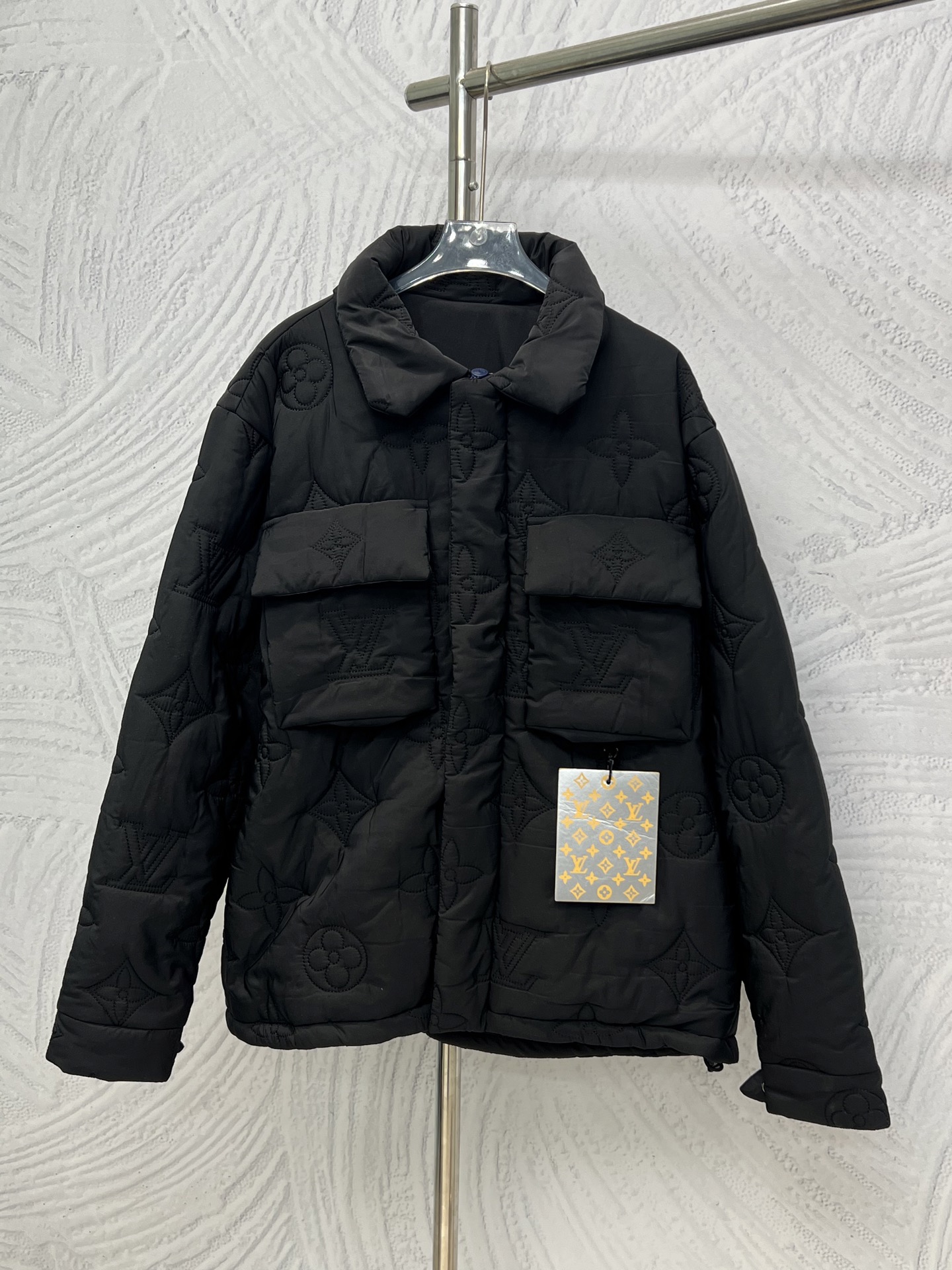 P265 Chaqueta tipo túnica acolchada, ligera y suave con monograma de Louis Vuitton, estampado integral, camisa y abrigo…