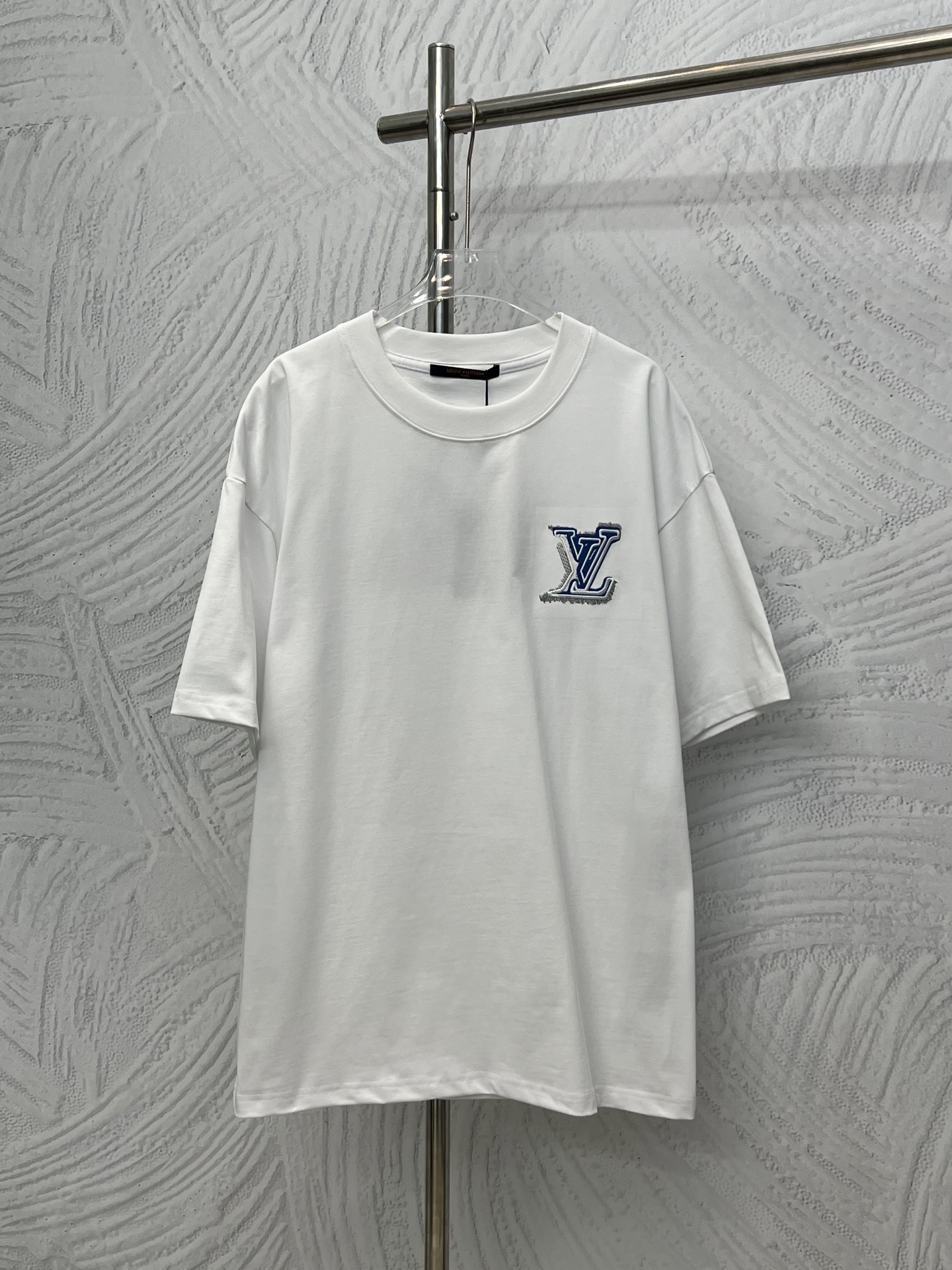 P85 Camiseta de manga corta con logo bordado en capas con 10,000 agujas de lana con bloques de color de Louis Vuitton C…