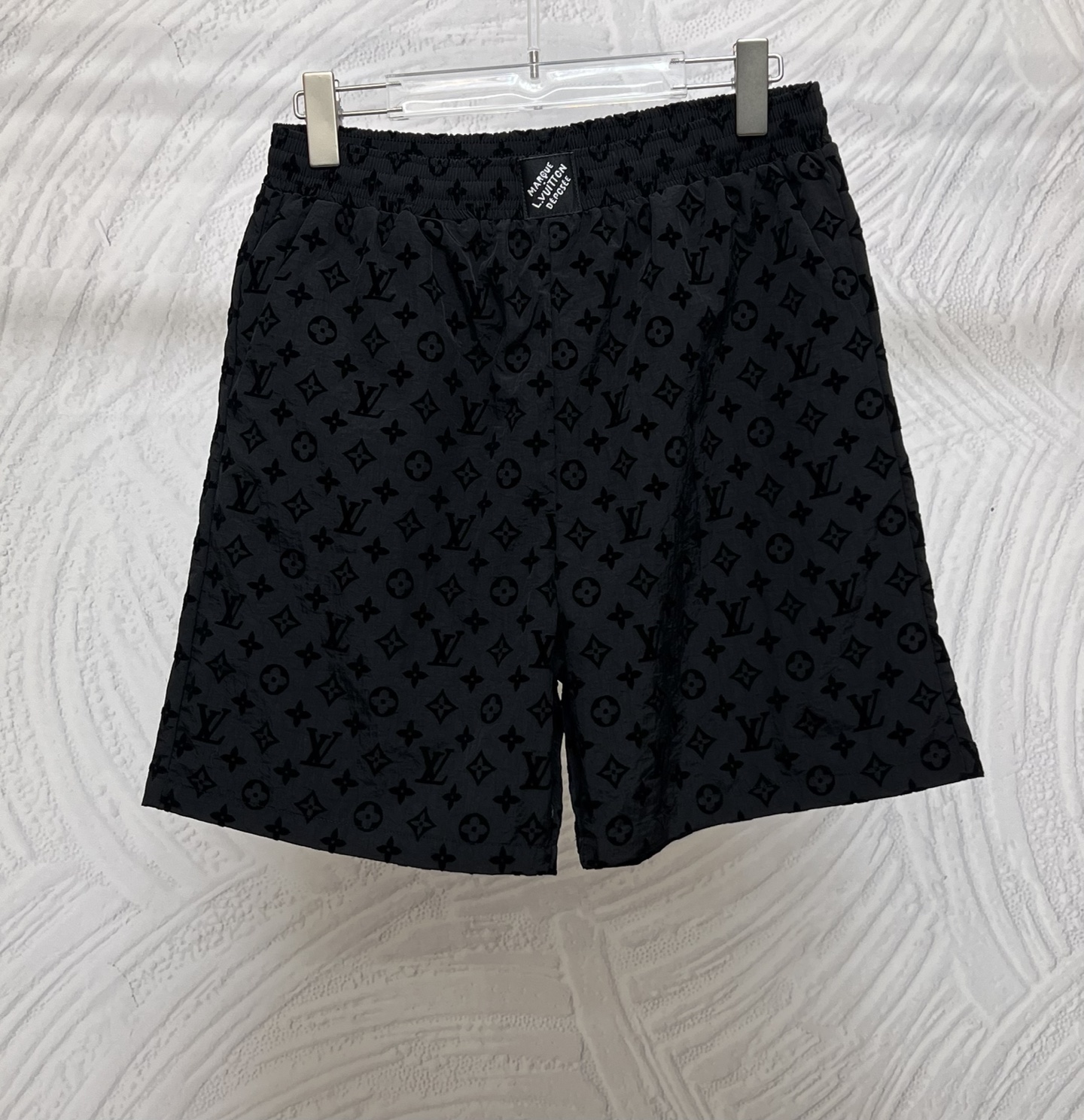 P190 (Conjunto no separable) Pantalones cortos Louis Vuitton con estampado de flocado Monogram El jacquard Monogram pre…