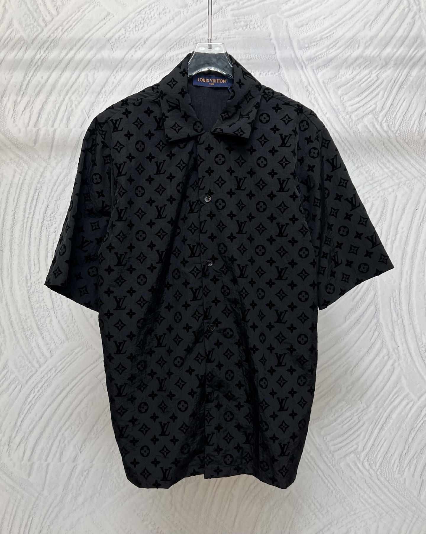 P190 (Conjunto no separable) Parte superior Louis Vuitton con estampado de flocado Monogram El jacquard Monogram presen…