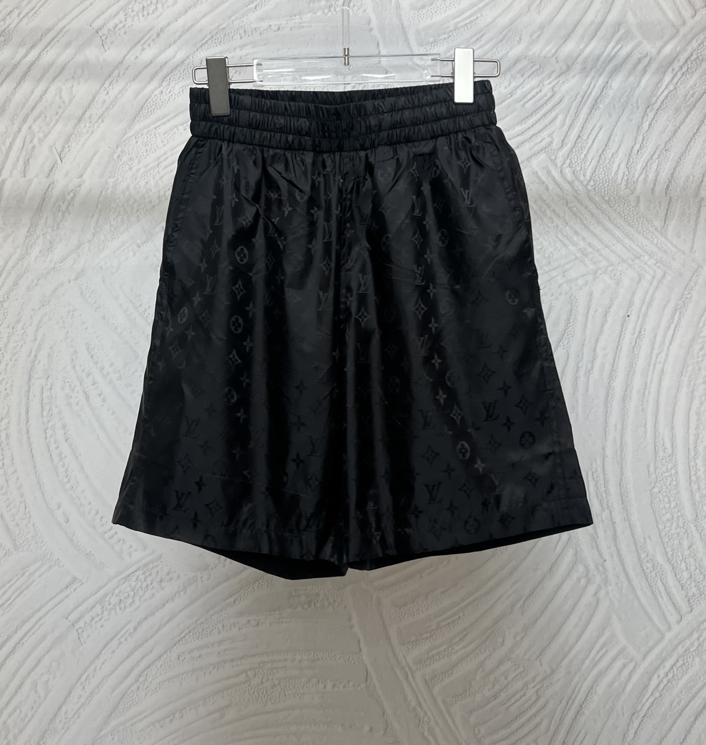 P110 Pantalones cortos Louis Vuitton LV de seda con estampado jacquard de logotipo completo y cordón elástico Clásico e…