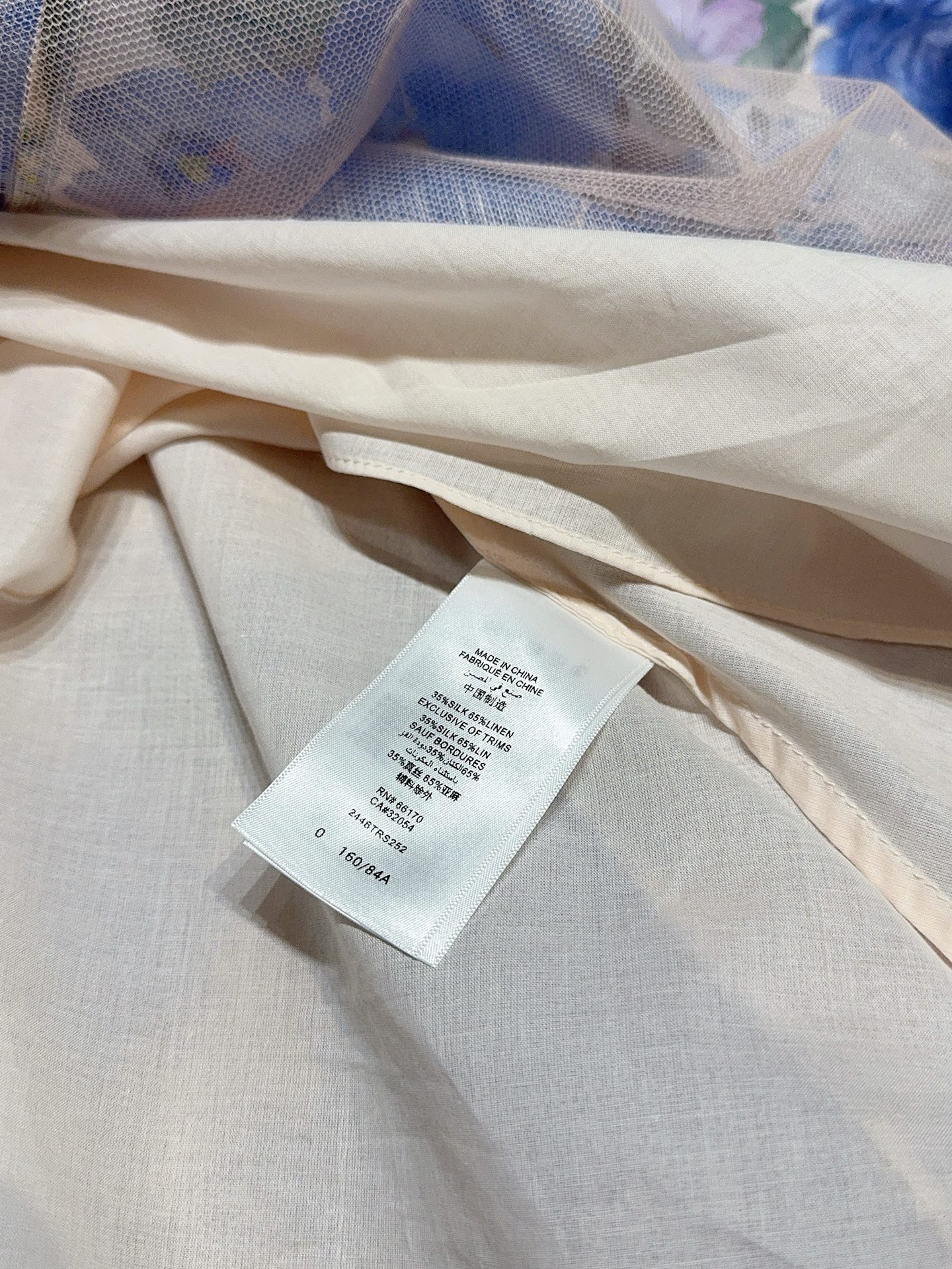 ZIMMERM*A*N*N 26新品上架啦🆕❤️……短款迷你连衣裙👗，选用丝麻欧根纱面料制成，采用心形领